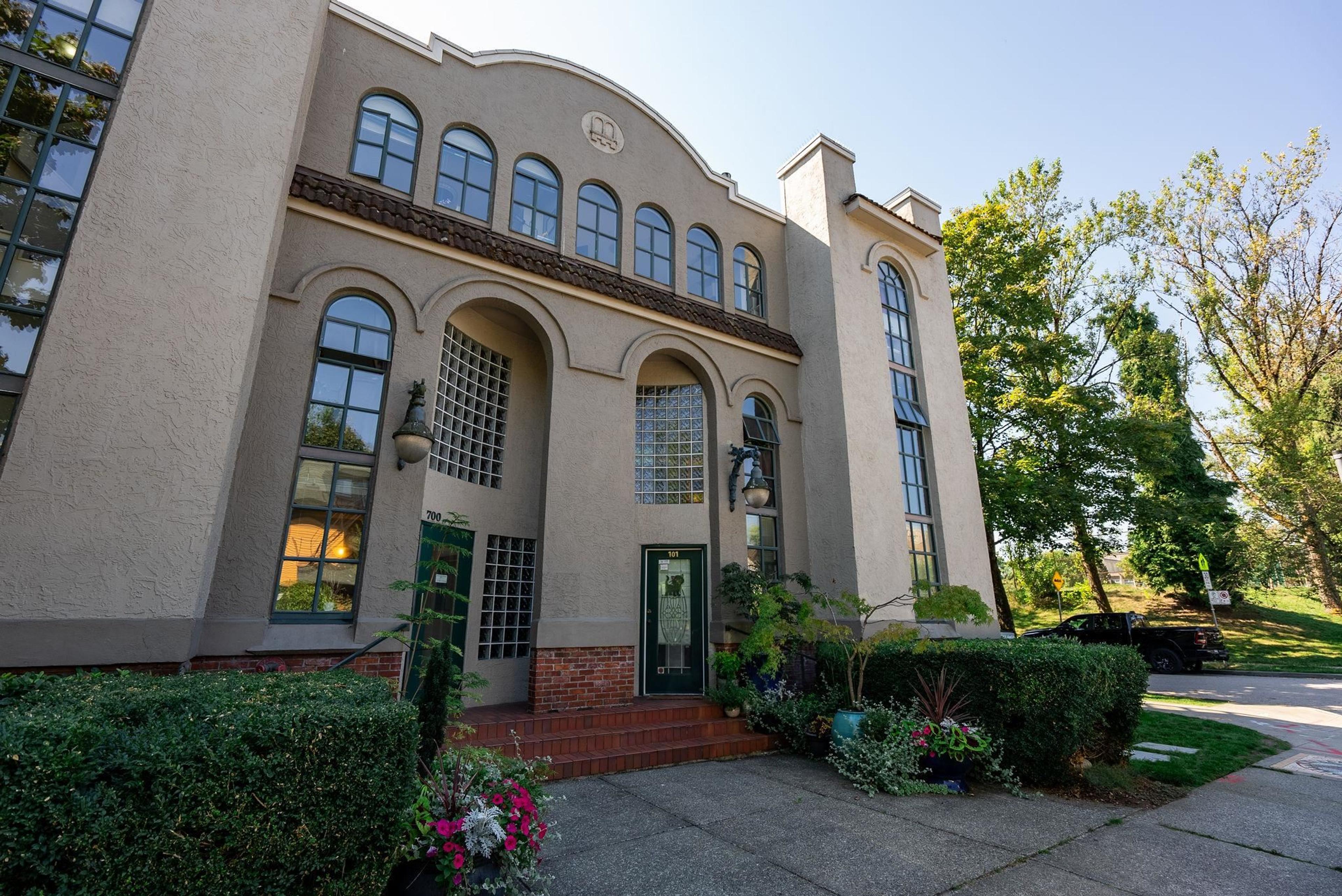 700 E Pender Street, Vancouver - Exteriors - Photo 2