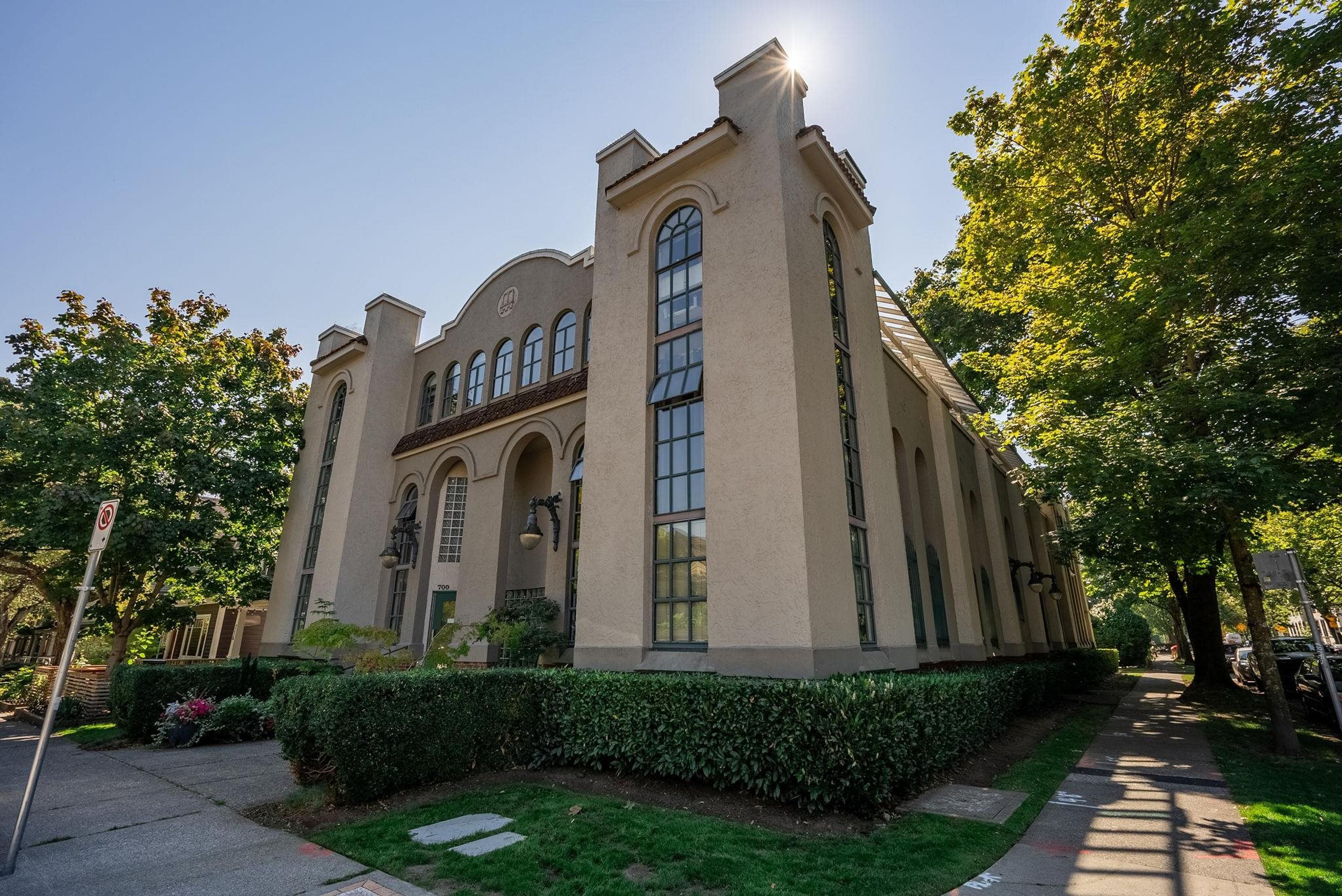 700 E Pender Street, Vancouver - Exteriors - Photo 4