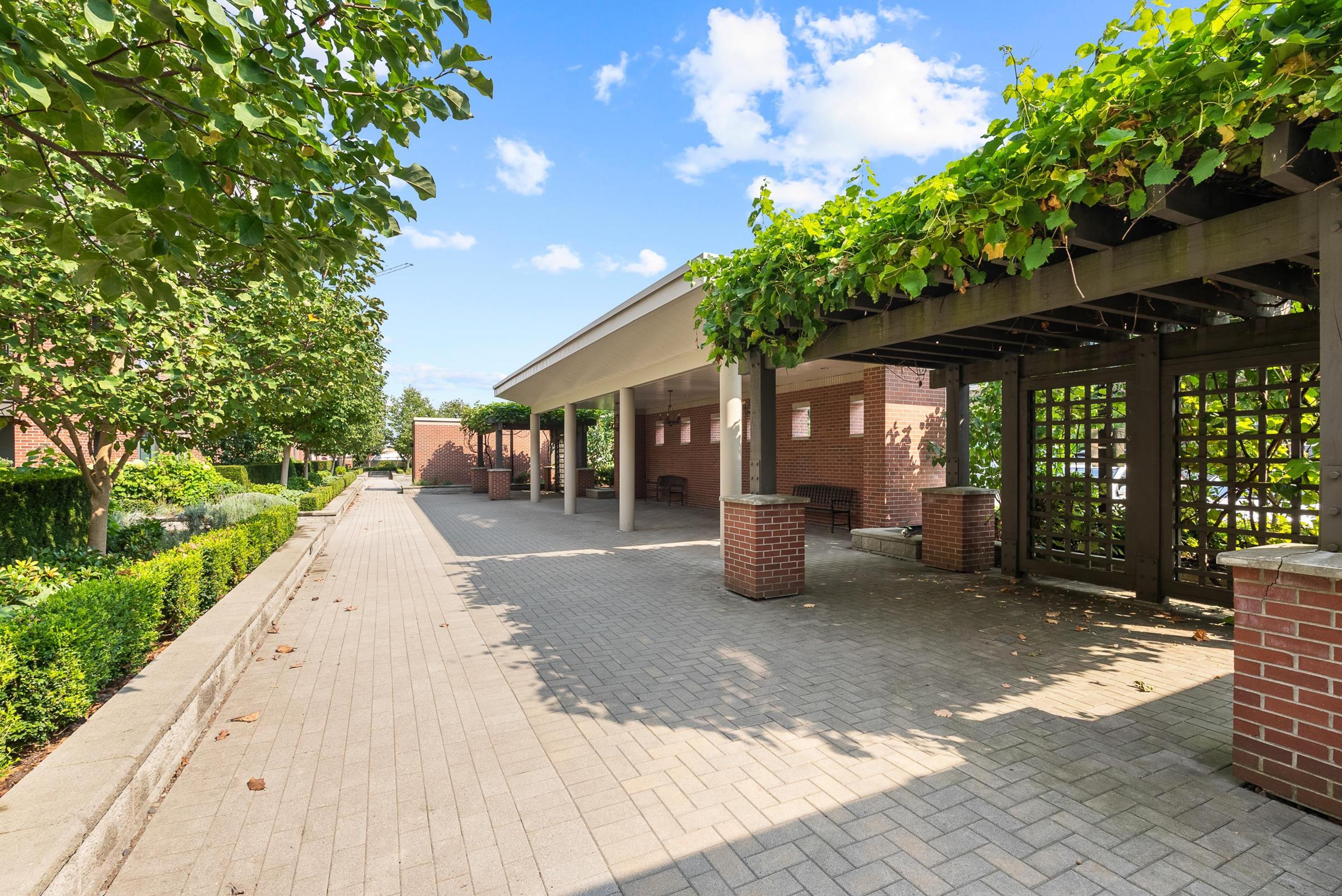 33530 Mayfair Avenue, Abbotsford - Exteriors - Photo 6