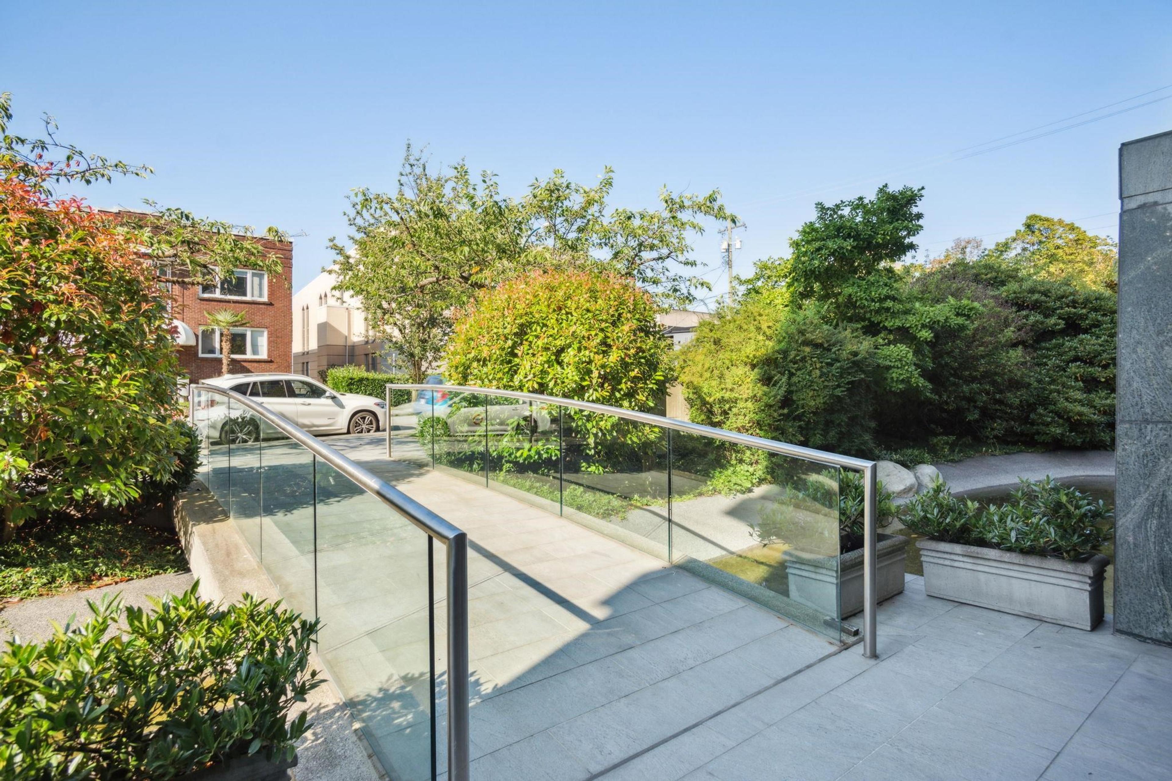 1550 W 15th Avenue, Vancouver - Exteriors - Photo 1