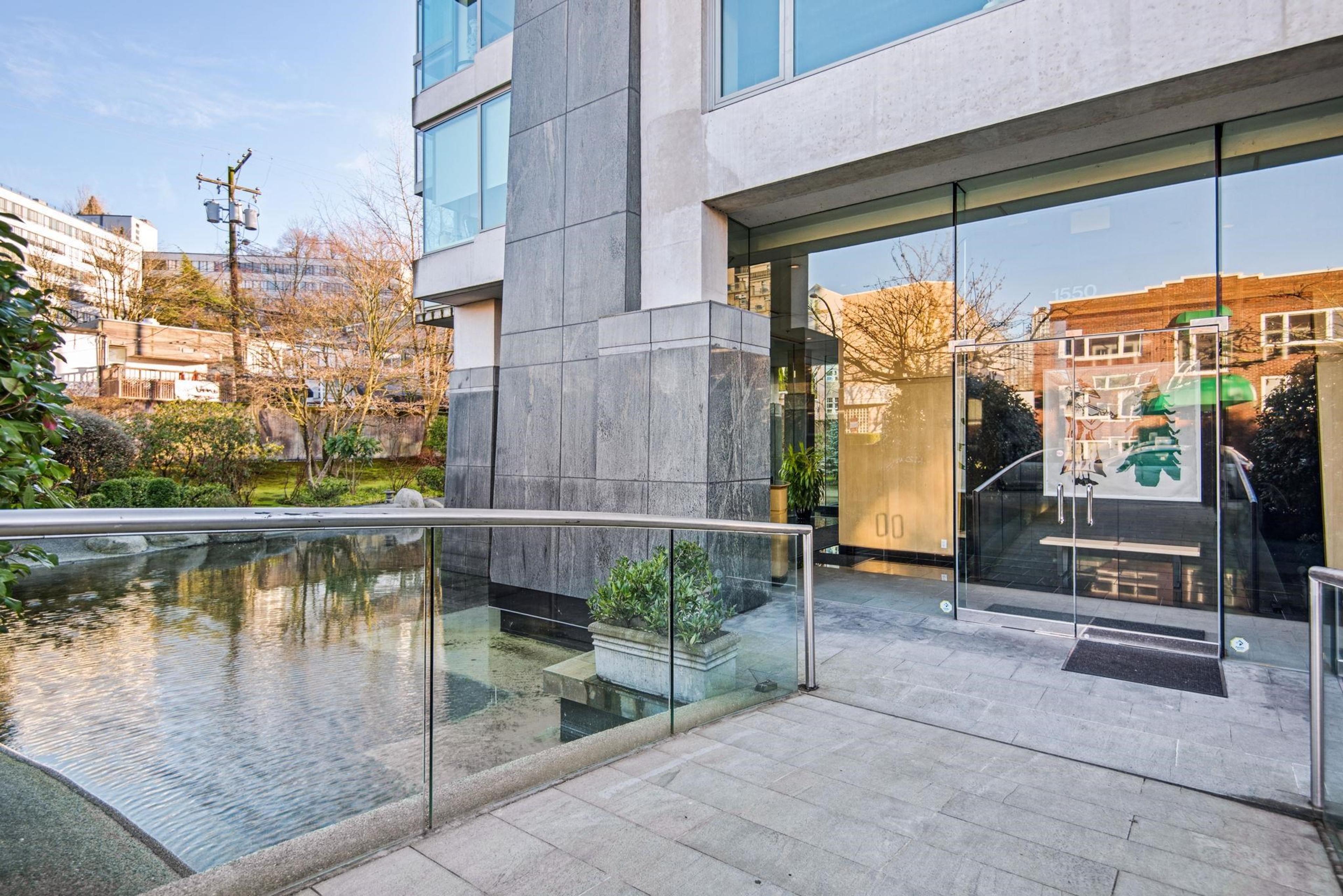 1550 W 15th Avenue, Vancouver - Exteriors - Photo 3