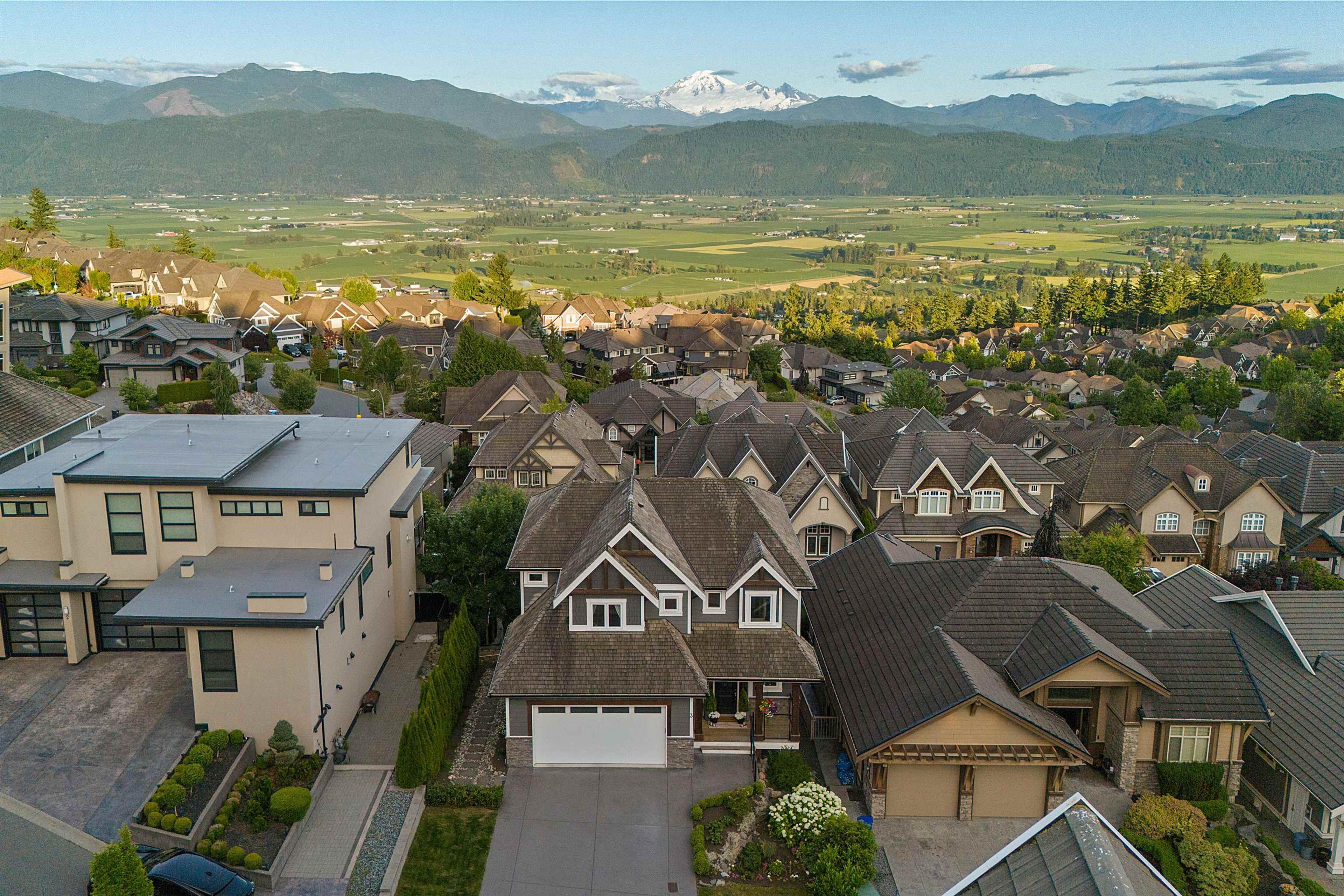 35520 Mahogany Drive, Abbotsford - Exteriors - Full Complex View, Drone/Aerial View - Photo 4