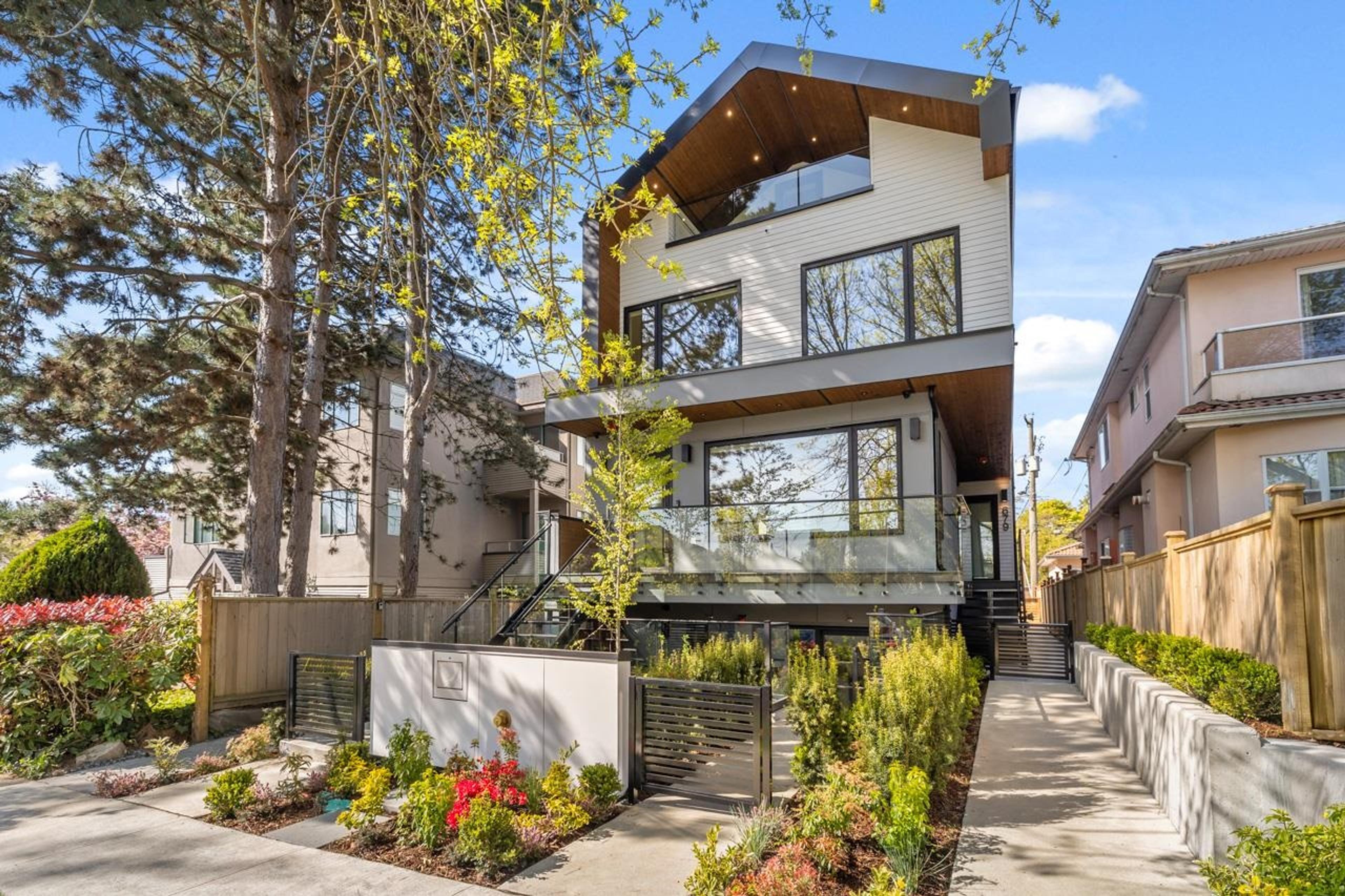 681 W 18th Avenue, Vancouver - Exteriors - Photo 2