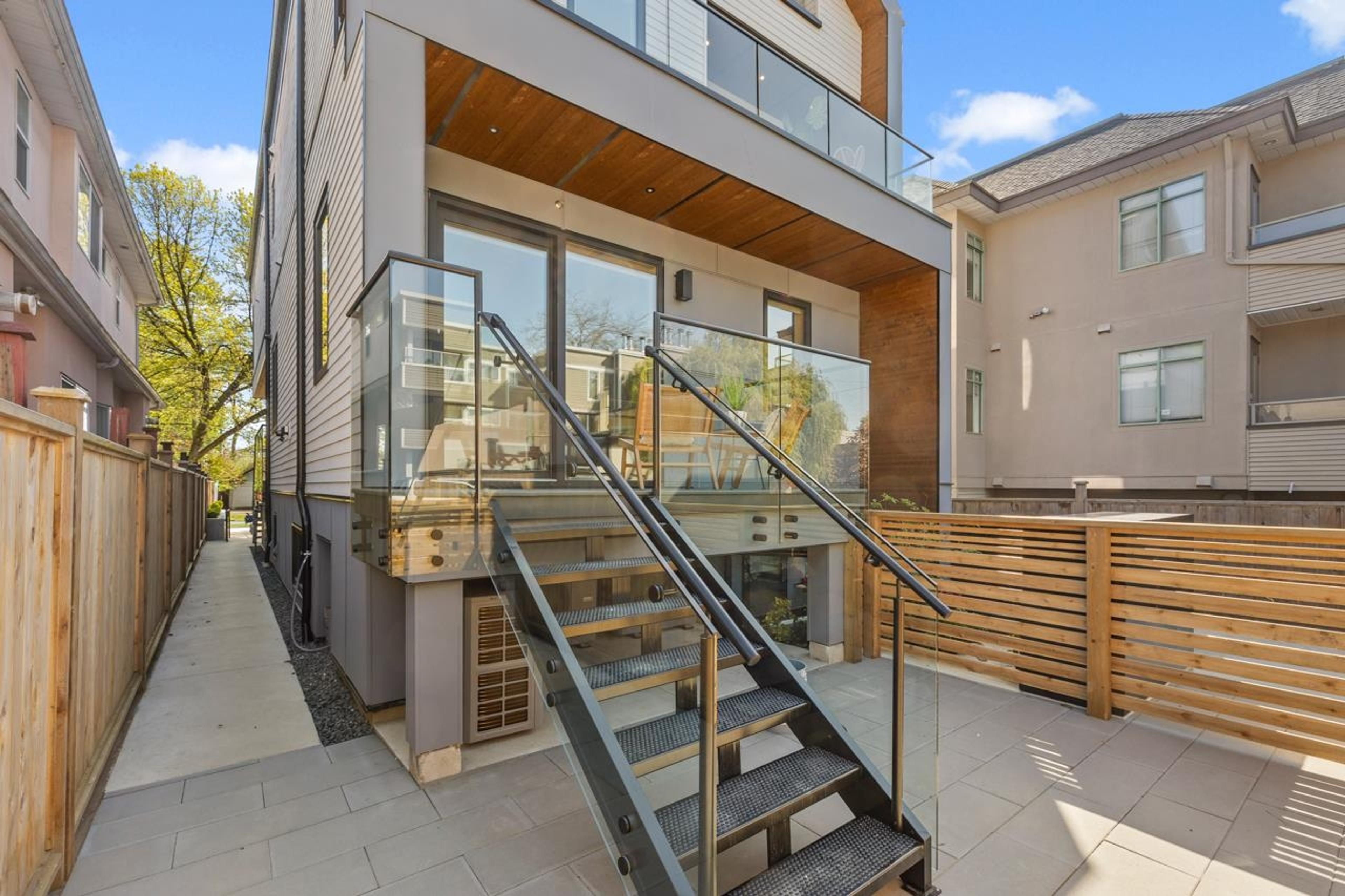 681 W 18th Avenue, Vancouver - Exteriors - Photo 3