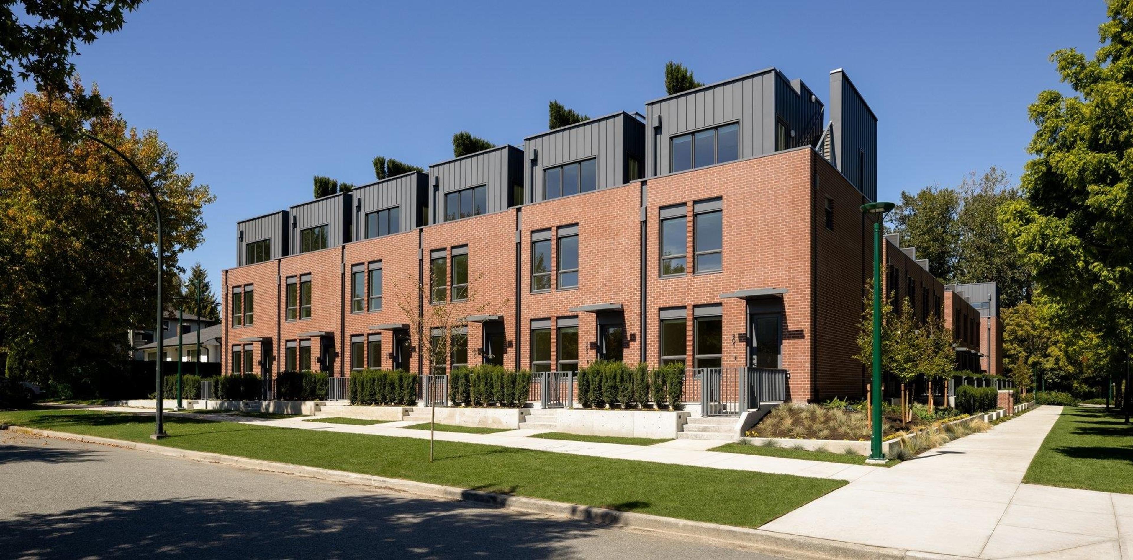 807 W 38th Avenue, Vancouver - Exteriors - Full Complex View - Photo 2