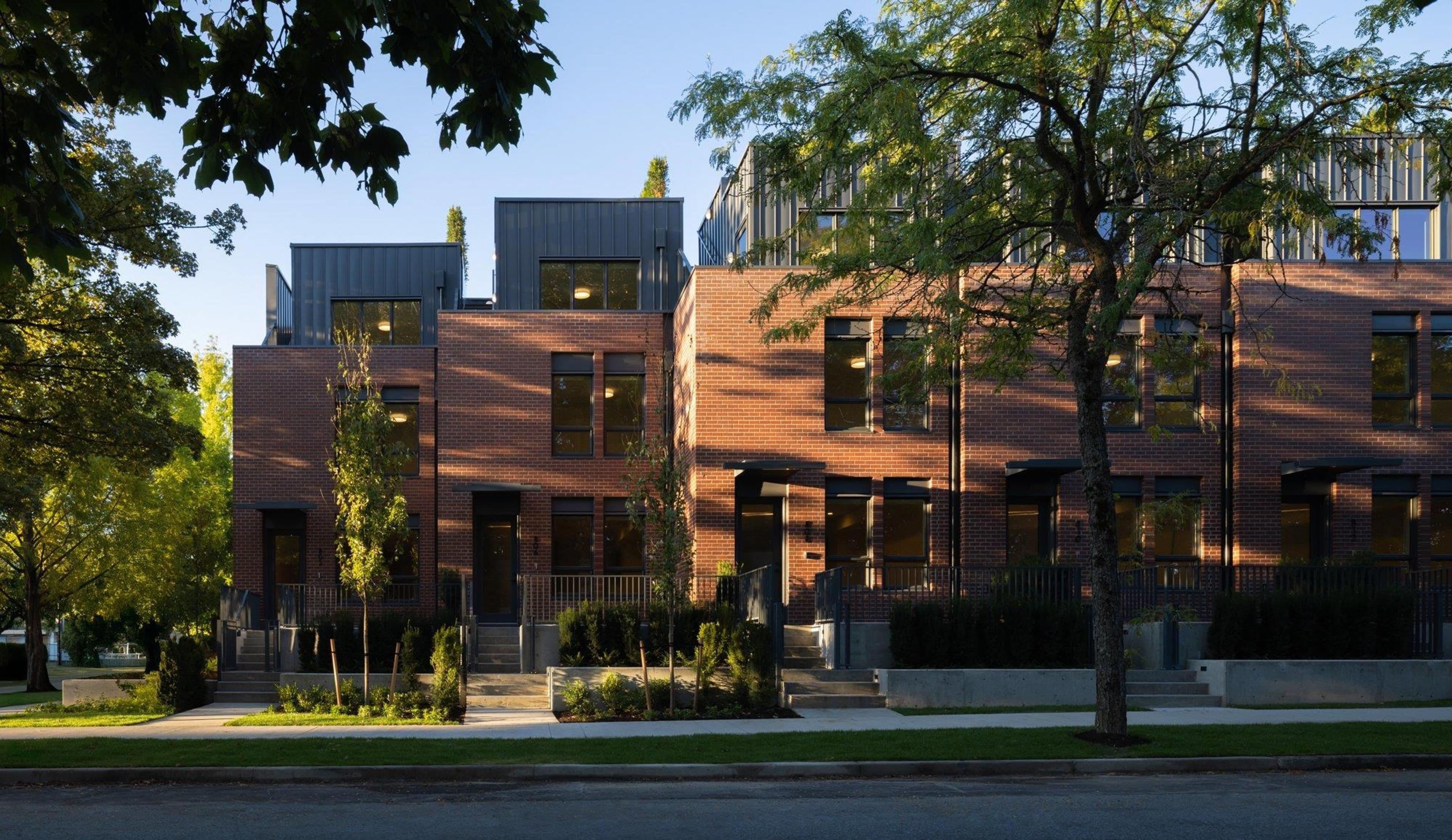 807 W 38th Avenue, Vancouver - Exteriors - Full Complex View - Photo 3