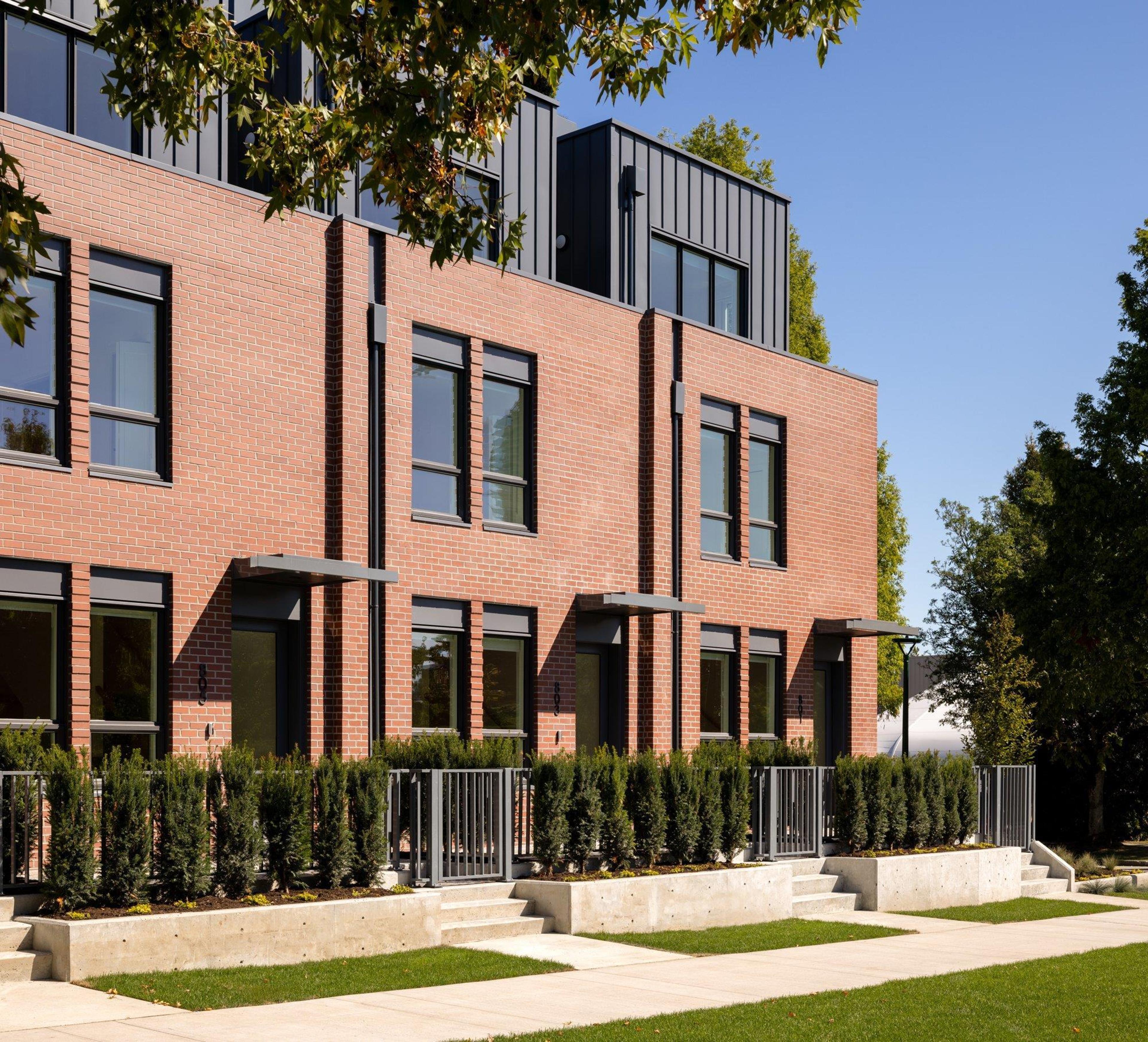 807 W 38th Avenue, Vancouver - Exteriors - Full Complex View - Photo 4