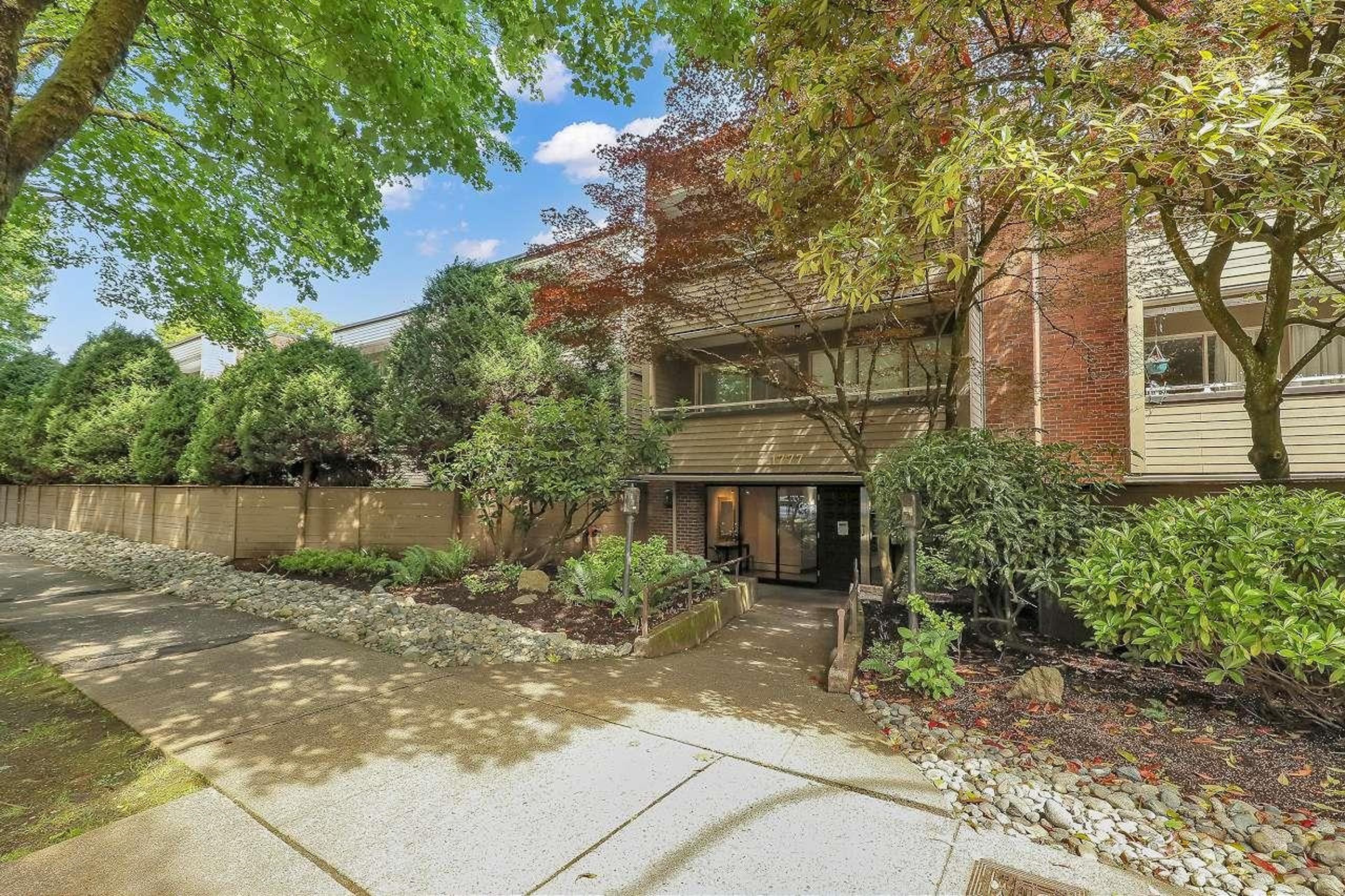 1777 W 13th Avenue, Vancouver - Exteriors - Photo 1