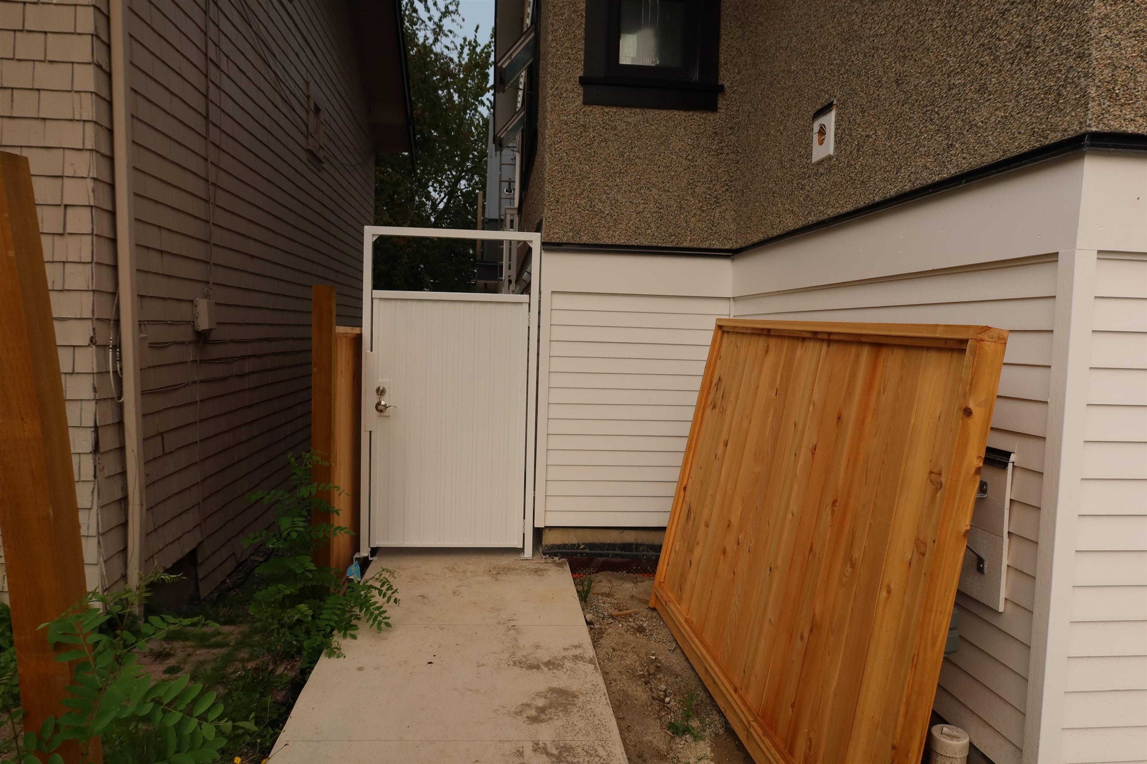 2735 W 8th Avenue, Vancouver - Exteriors - Photo 1