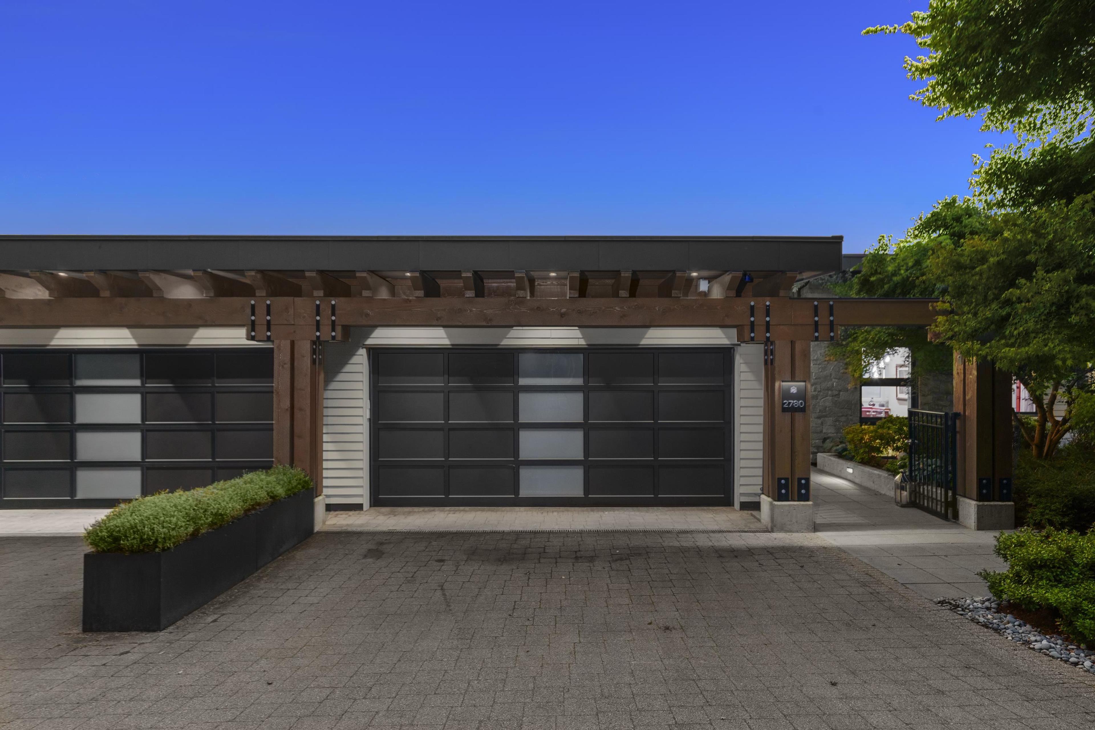 2559 Highgrove Mews, West Vancouver - Exteriors - Photo 1