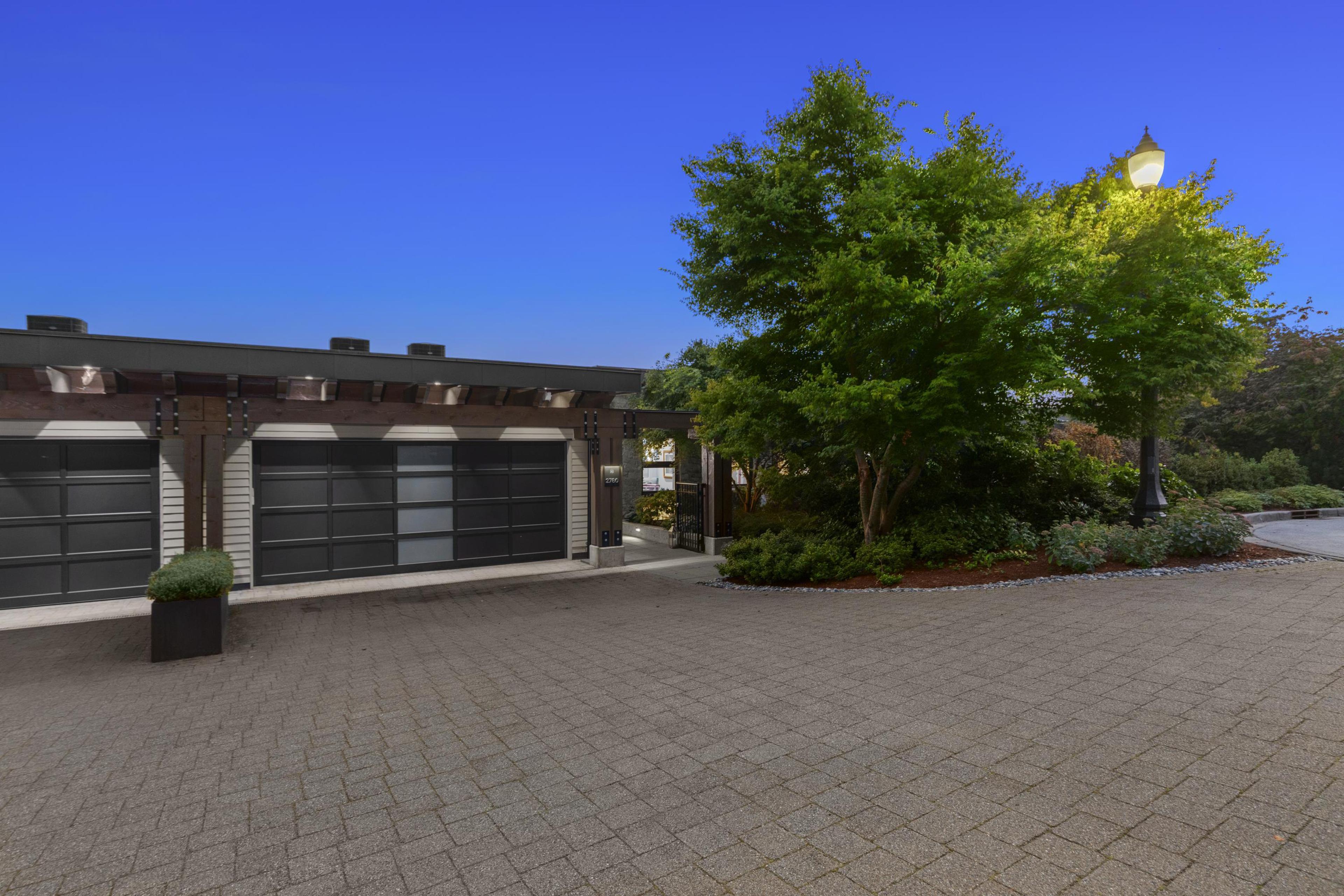 2559 Highgrove Mews, West Vancouver - Exteriors - Photo 2