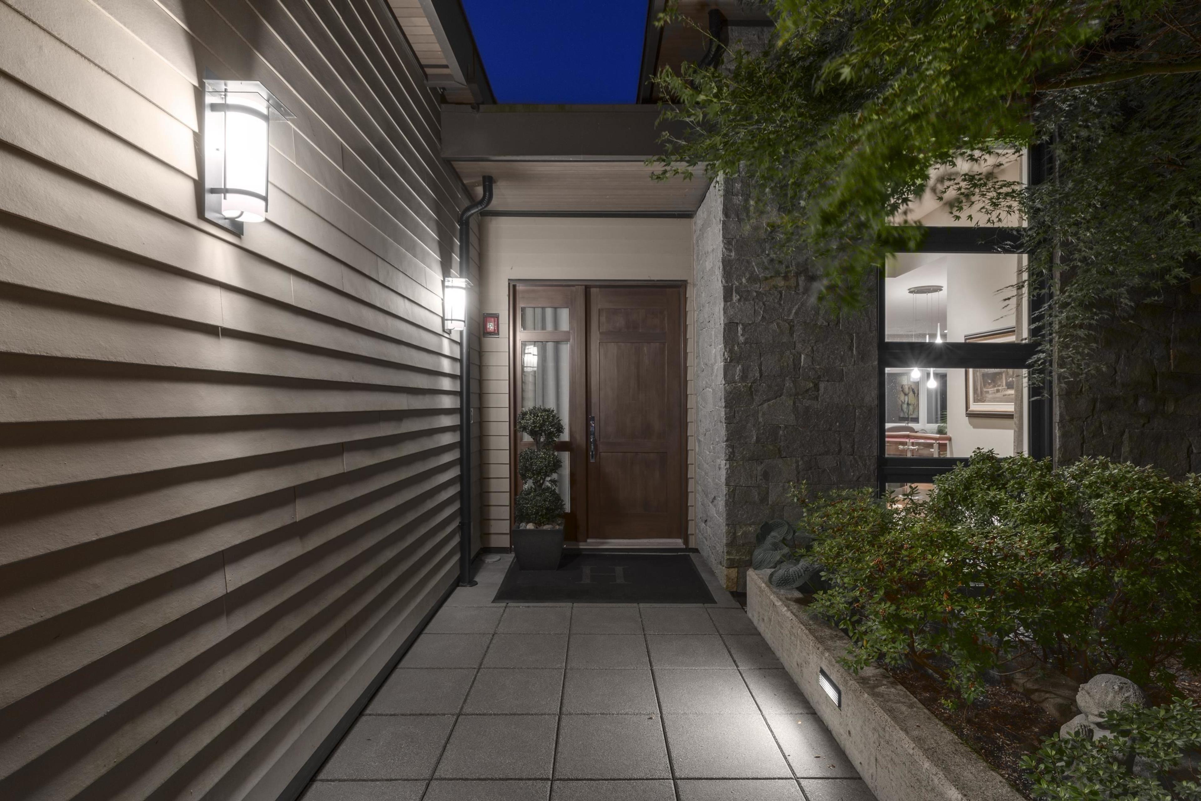 2559 Highgrove Mews, West Vancouver - Exteriors - Photo 3