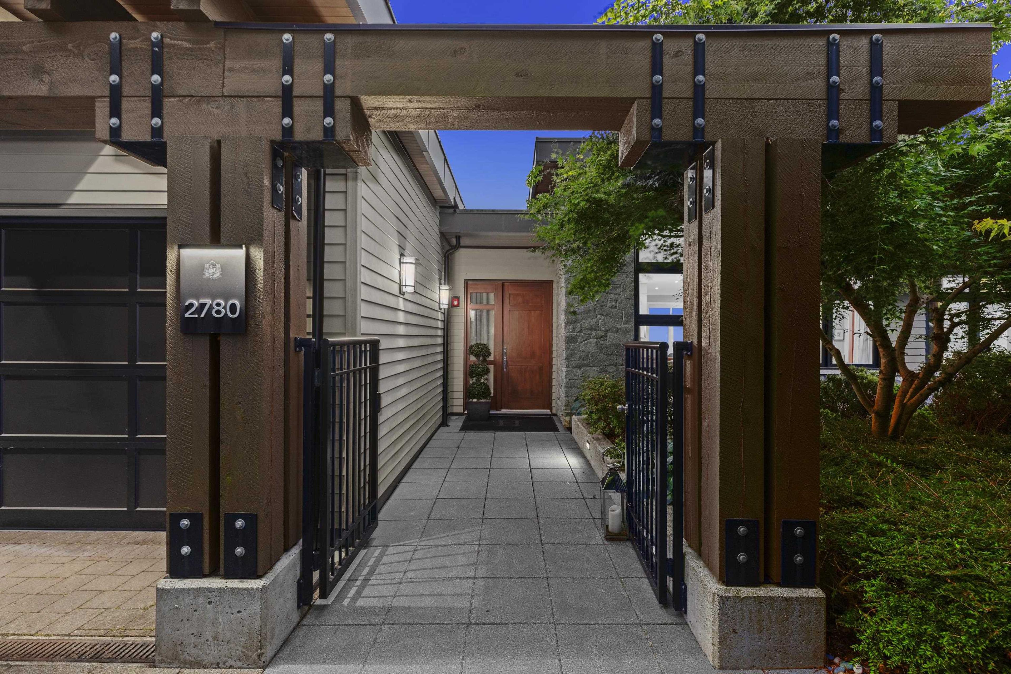 2559 Highgrove Mews, West Vancouver - Exteriors - Photo 4