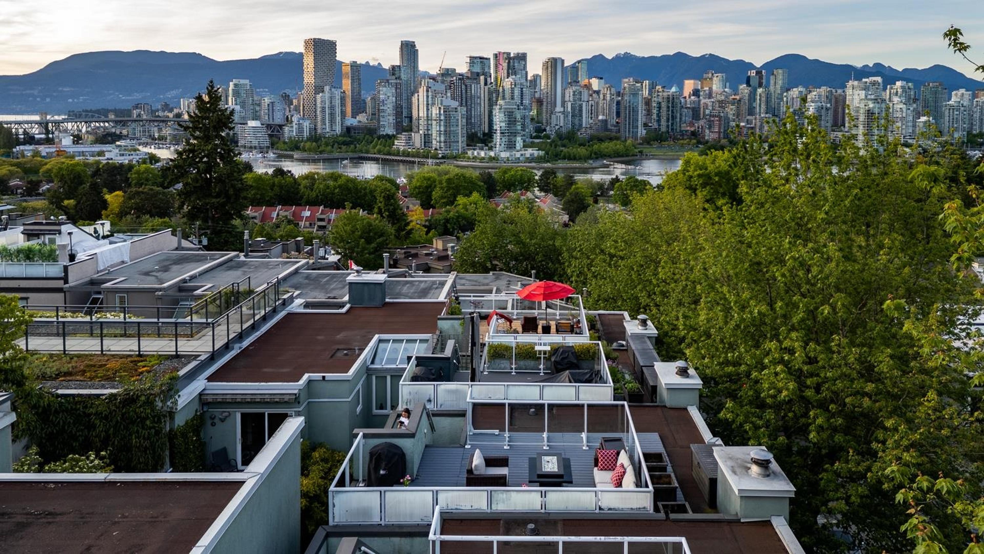 2391 Oak Street, Vancouver - Exteriors - Full Complex View - Photo 3