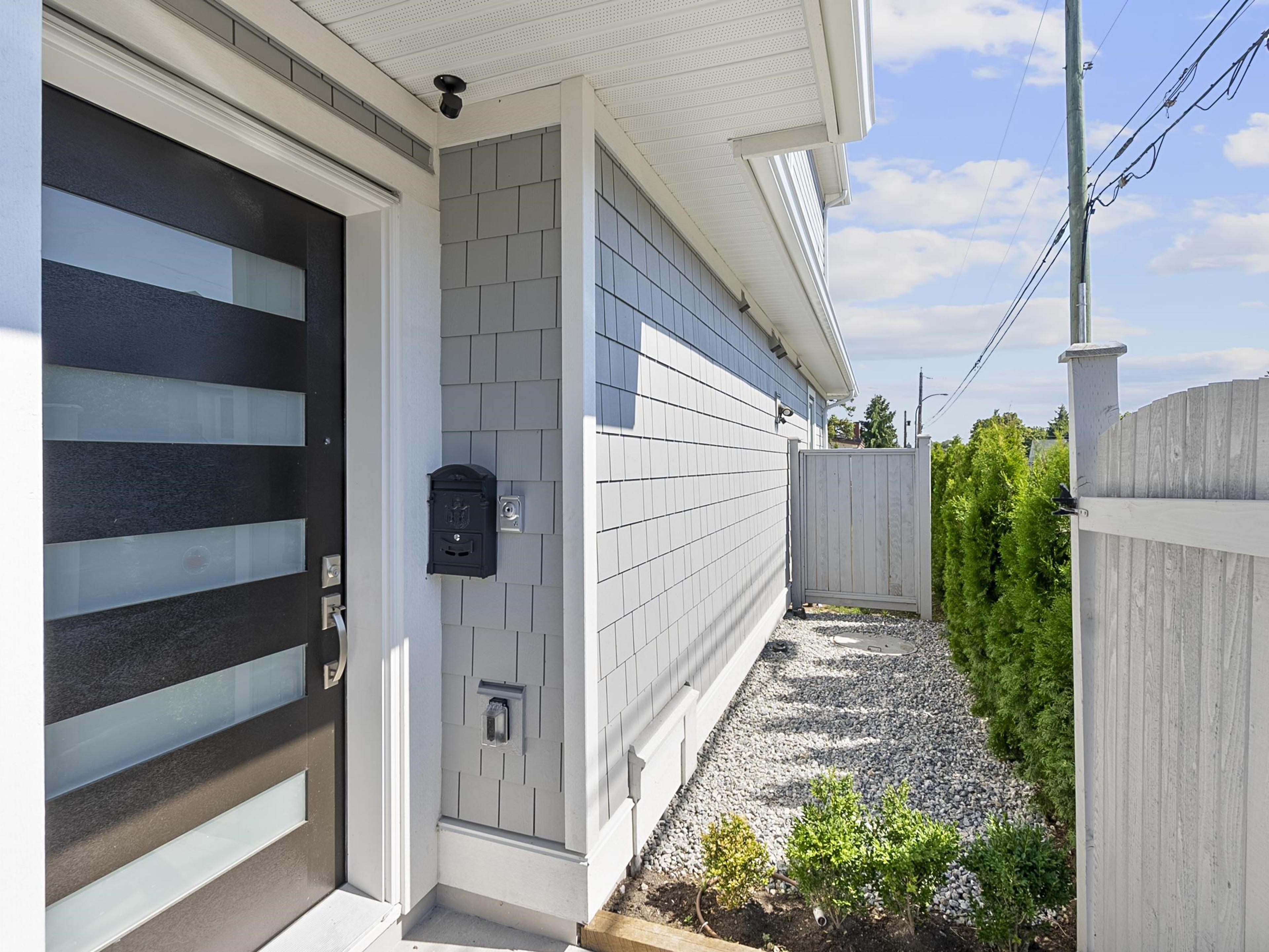 885 E King Edward Avenue, Vancouver - Exteriors - Photo 1