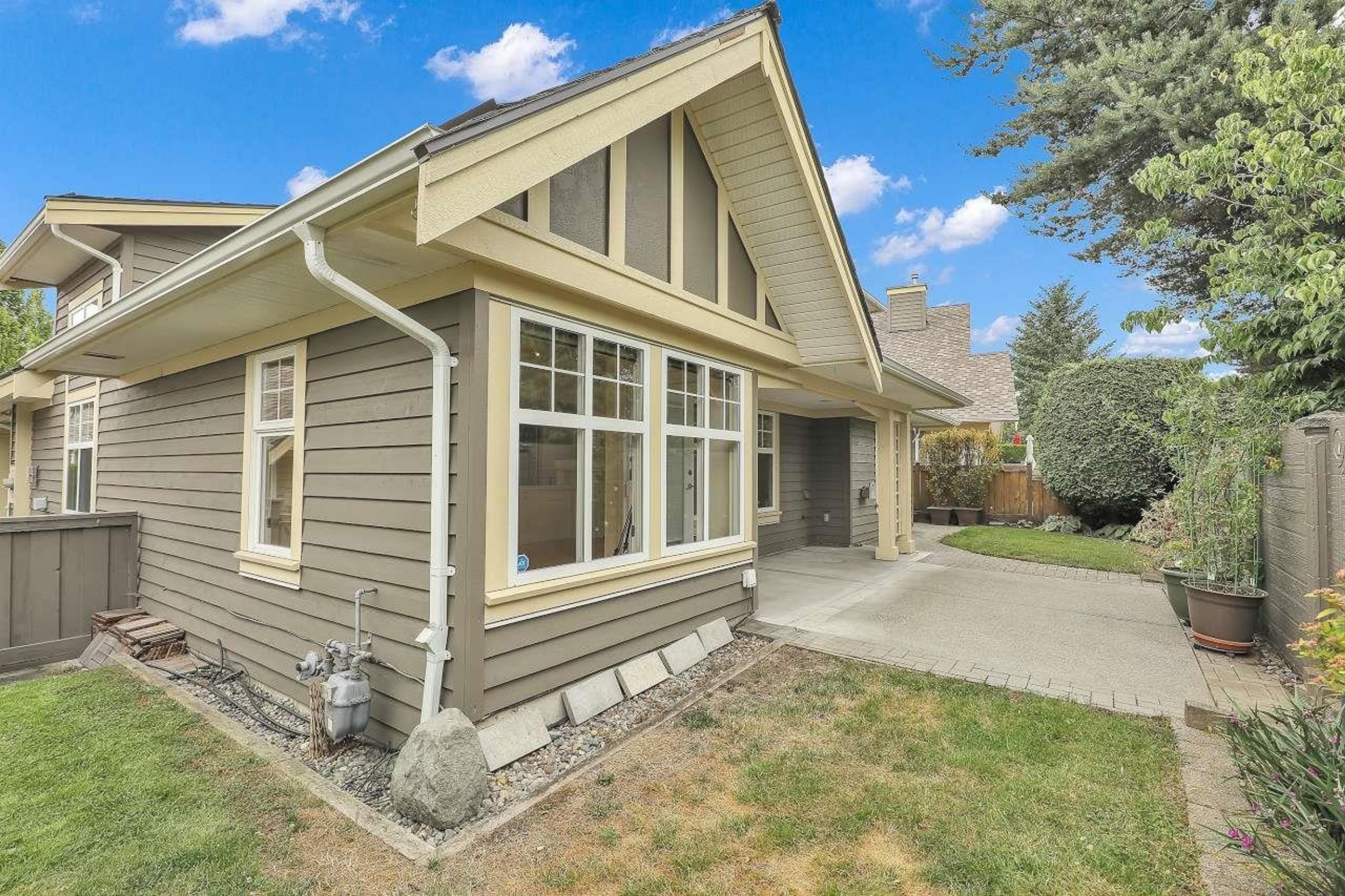 15450 Rosemary Heights Crescent, Surrey - Exteriors - Photo 2