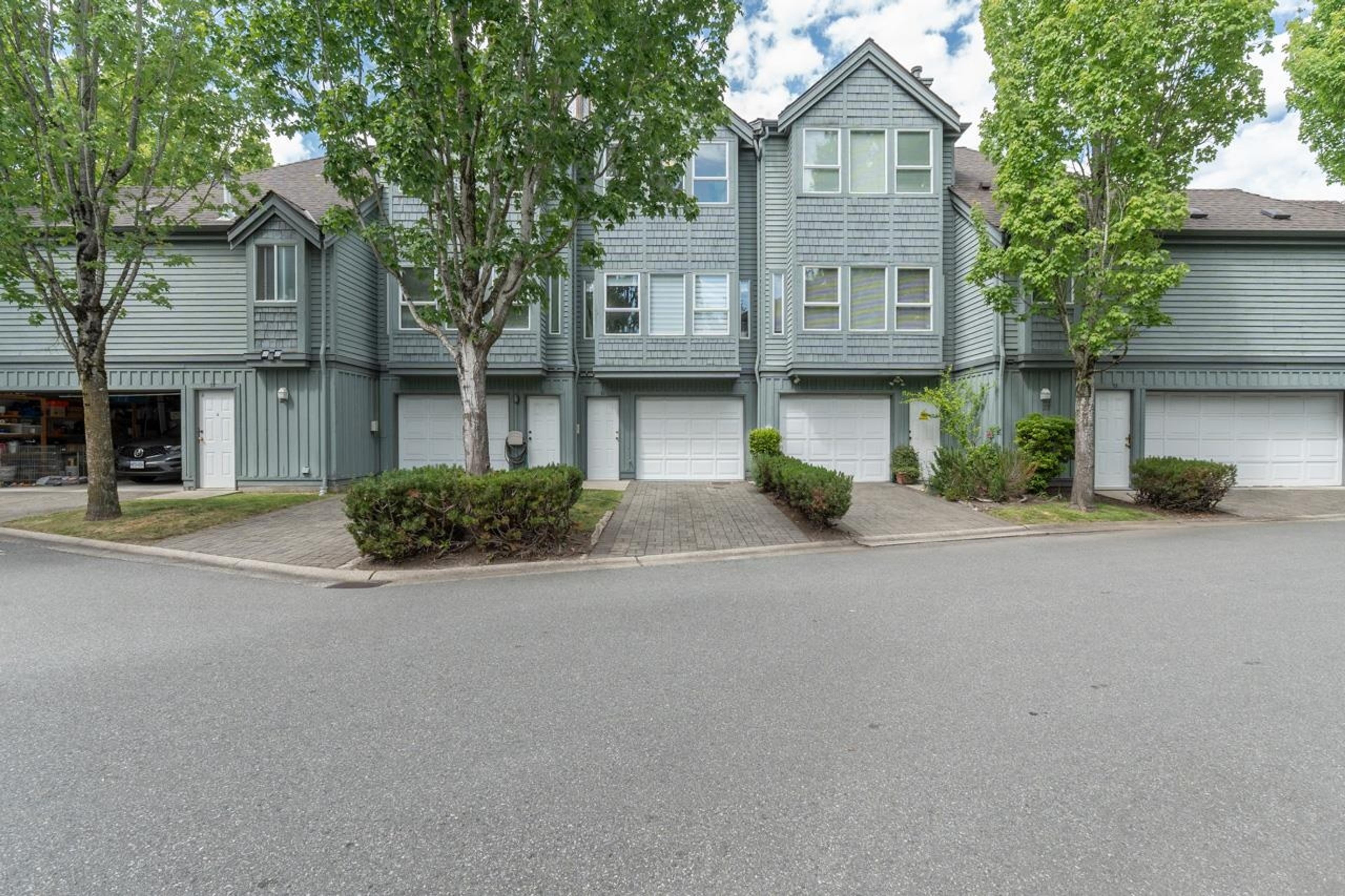 5820 Dover Crescent, Richmond - Exteriors - Full Complex View - Photo 3