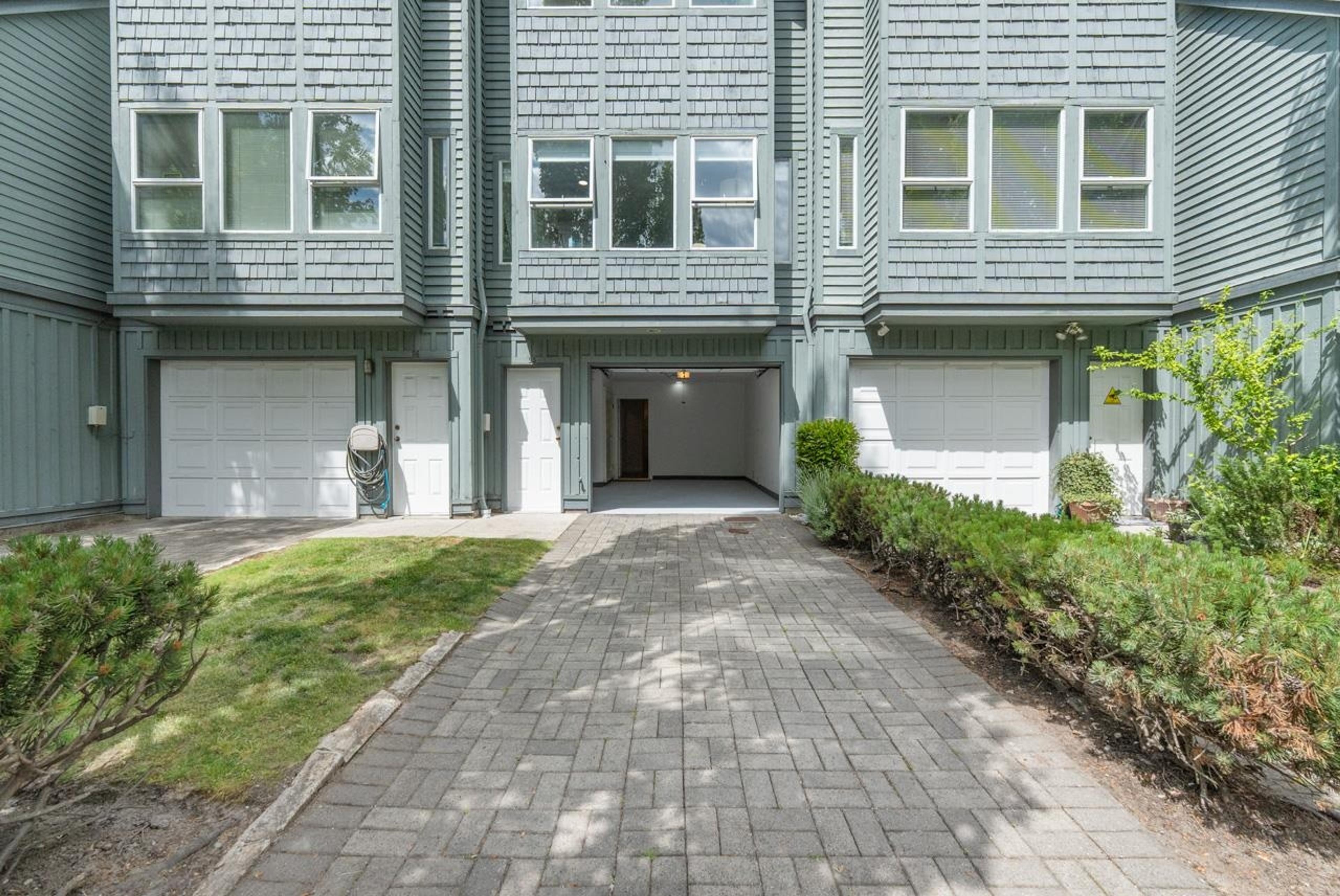 5820 Dover Crescent, Richmond - Exteriors - Photo 5