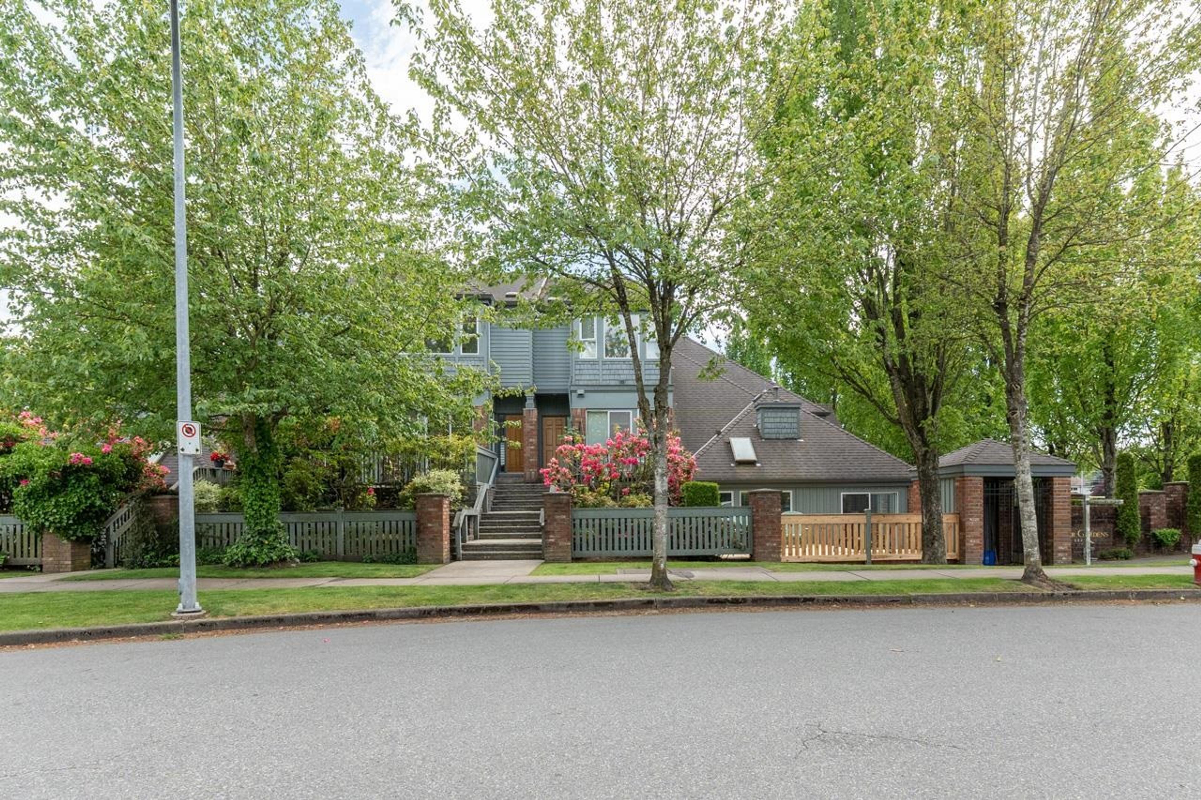 5820 Dover Crescent, Richmond - Exteriors - Photo 9