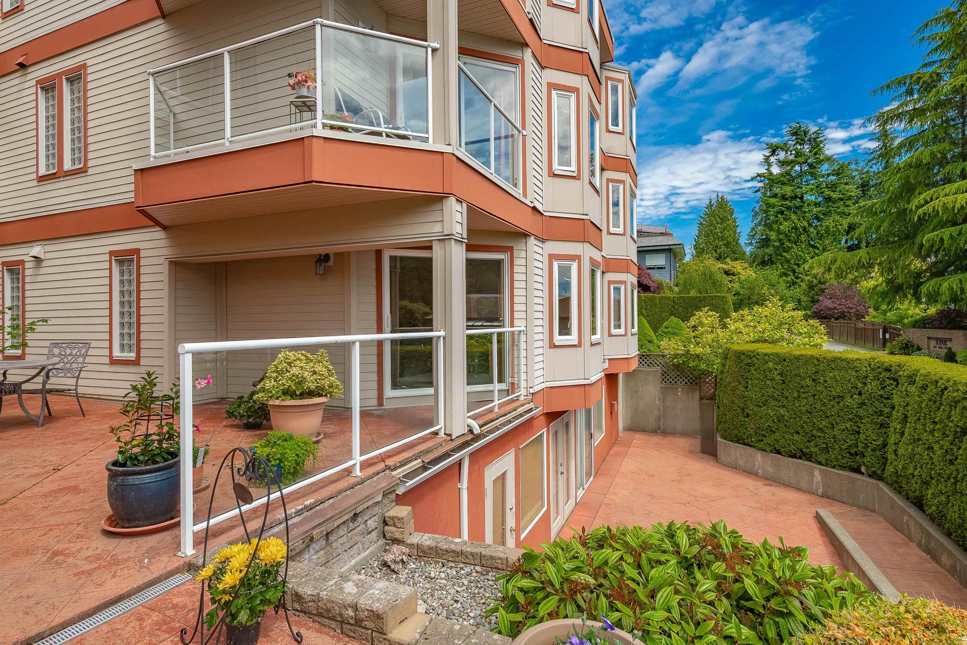 14934 Thrift Avenue, White Rock - Exteriors - Photo 1