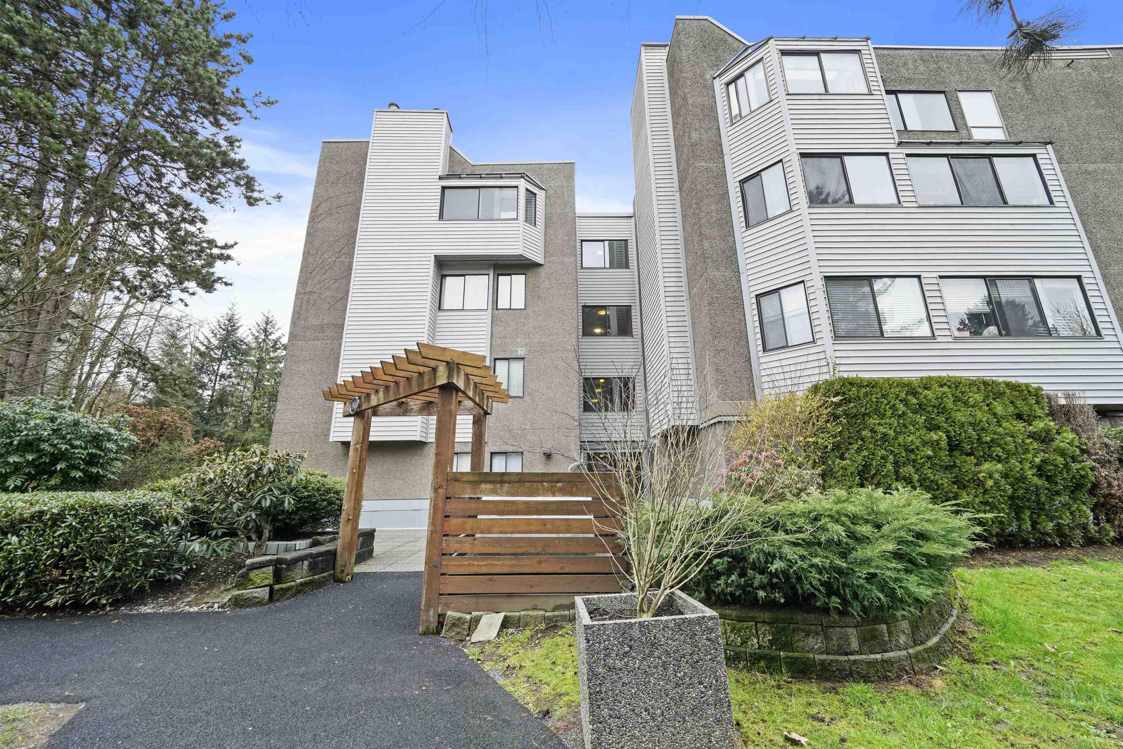 9584 Manchester Drive, Burnaby - Exteriors - Photo 3