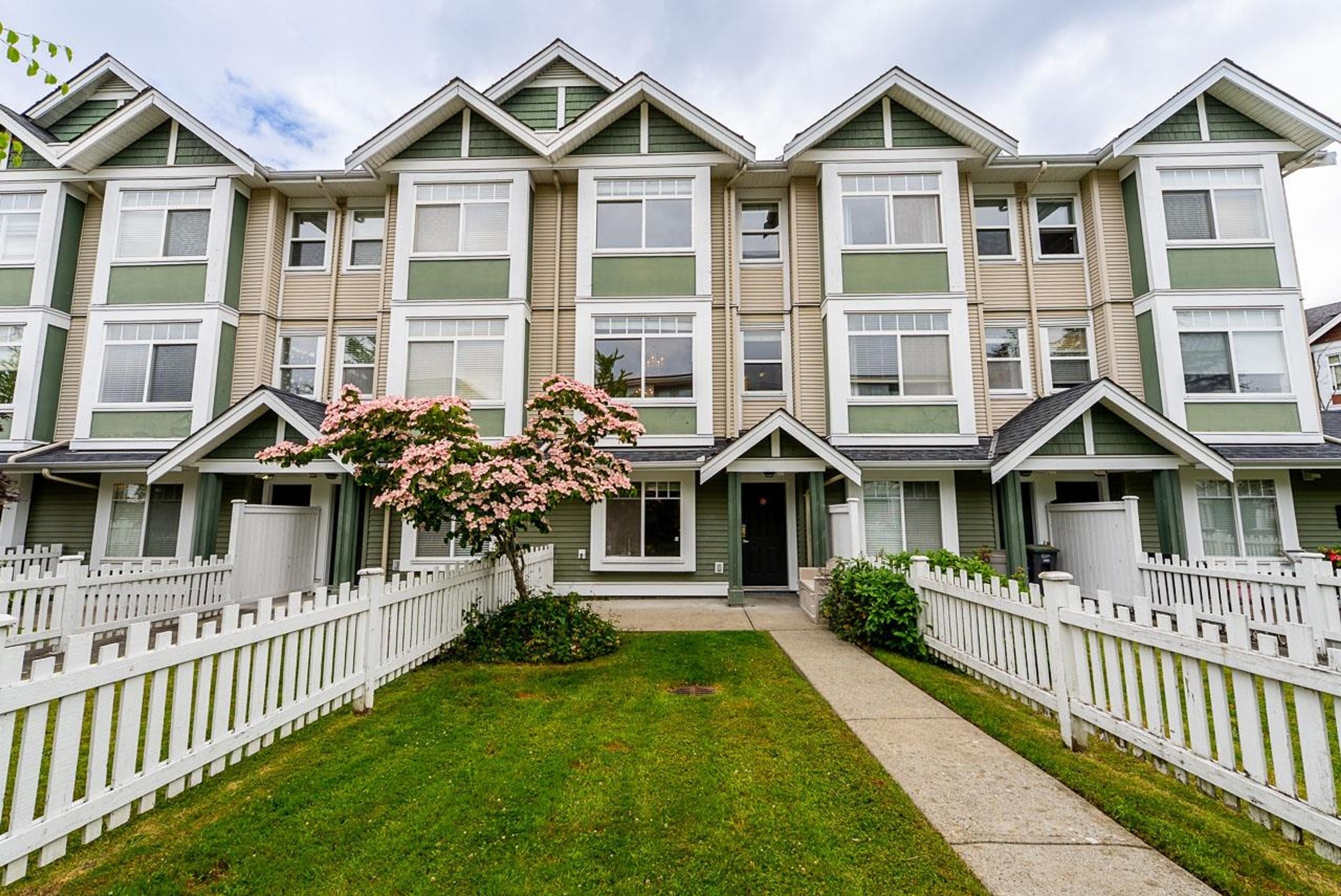 8676 158 Street, Surrey - Exteriors - Photo 5