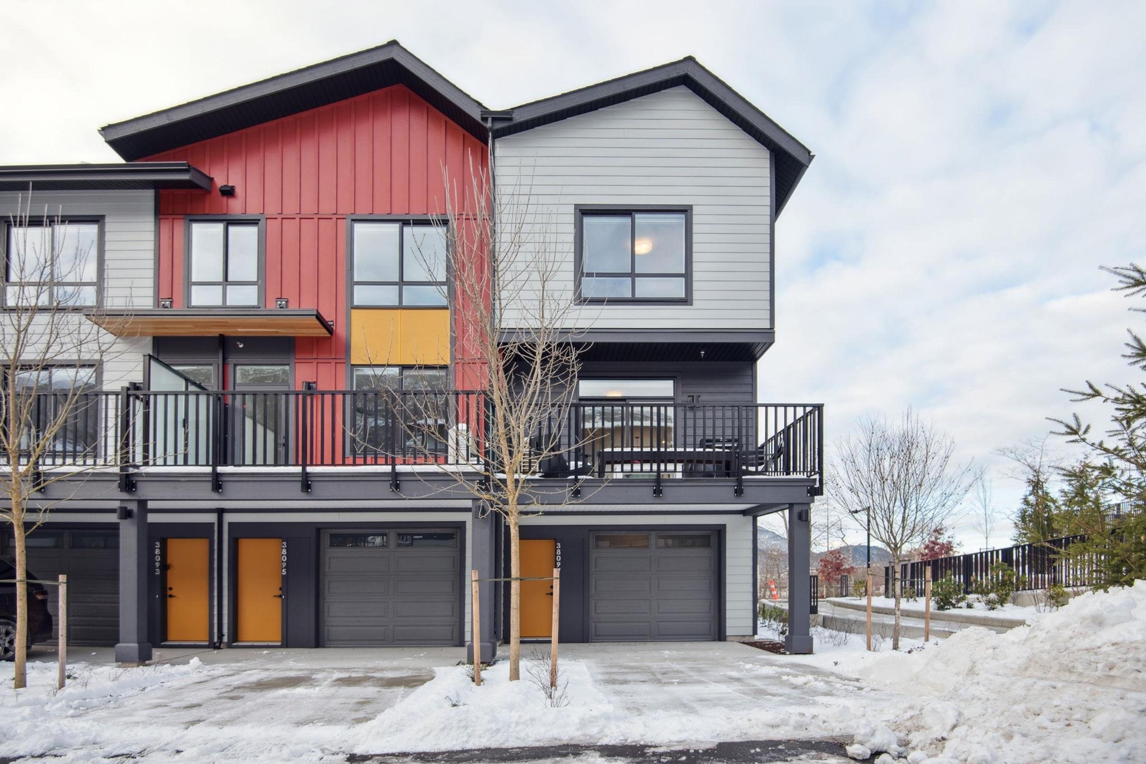 38083 Helm Way, Squamish - Exteriors - Full Complex View - Photo 4