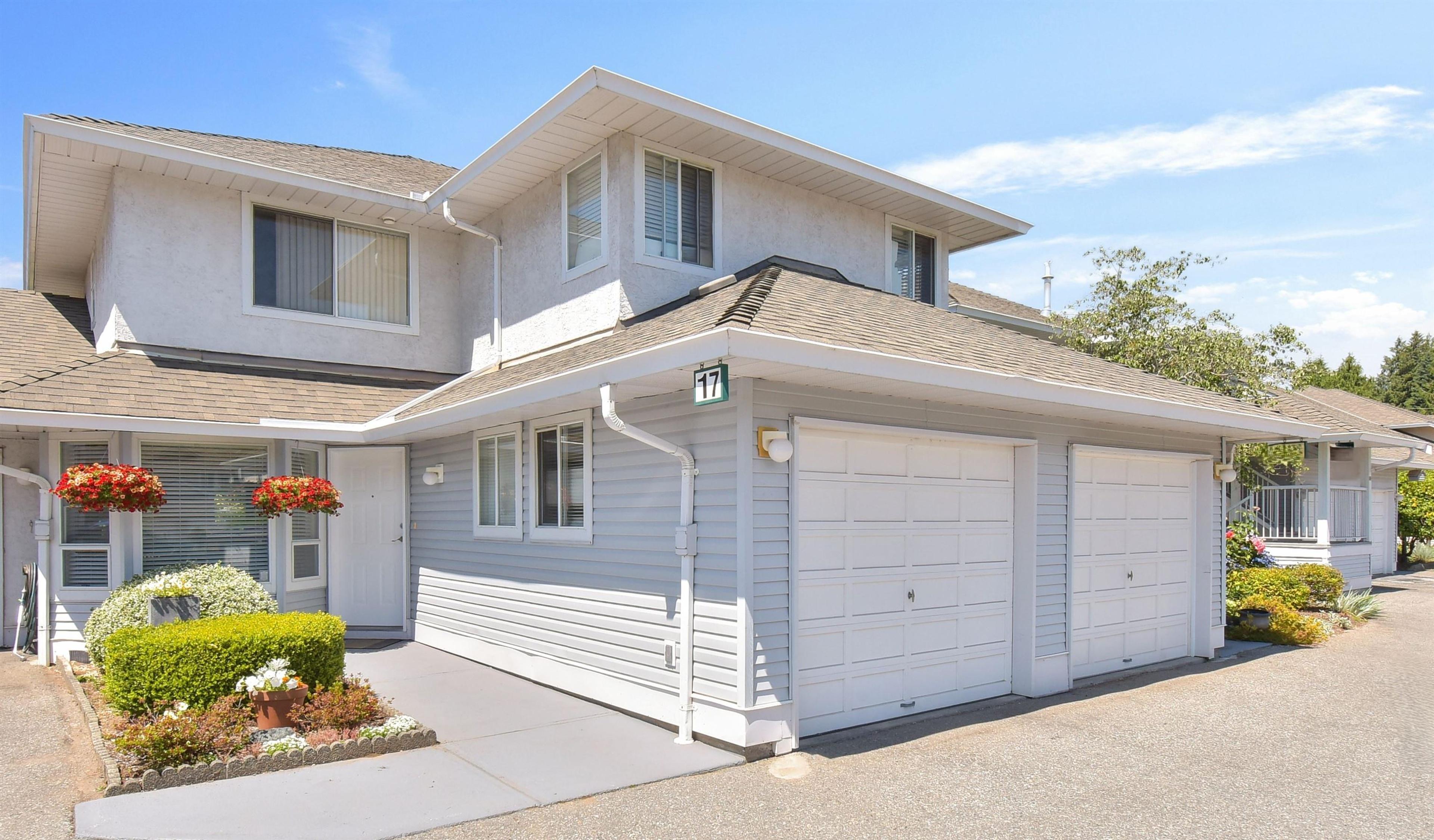 2475 Emerson Street, Abbotsford - Exteriors - Photo 2