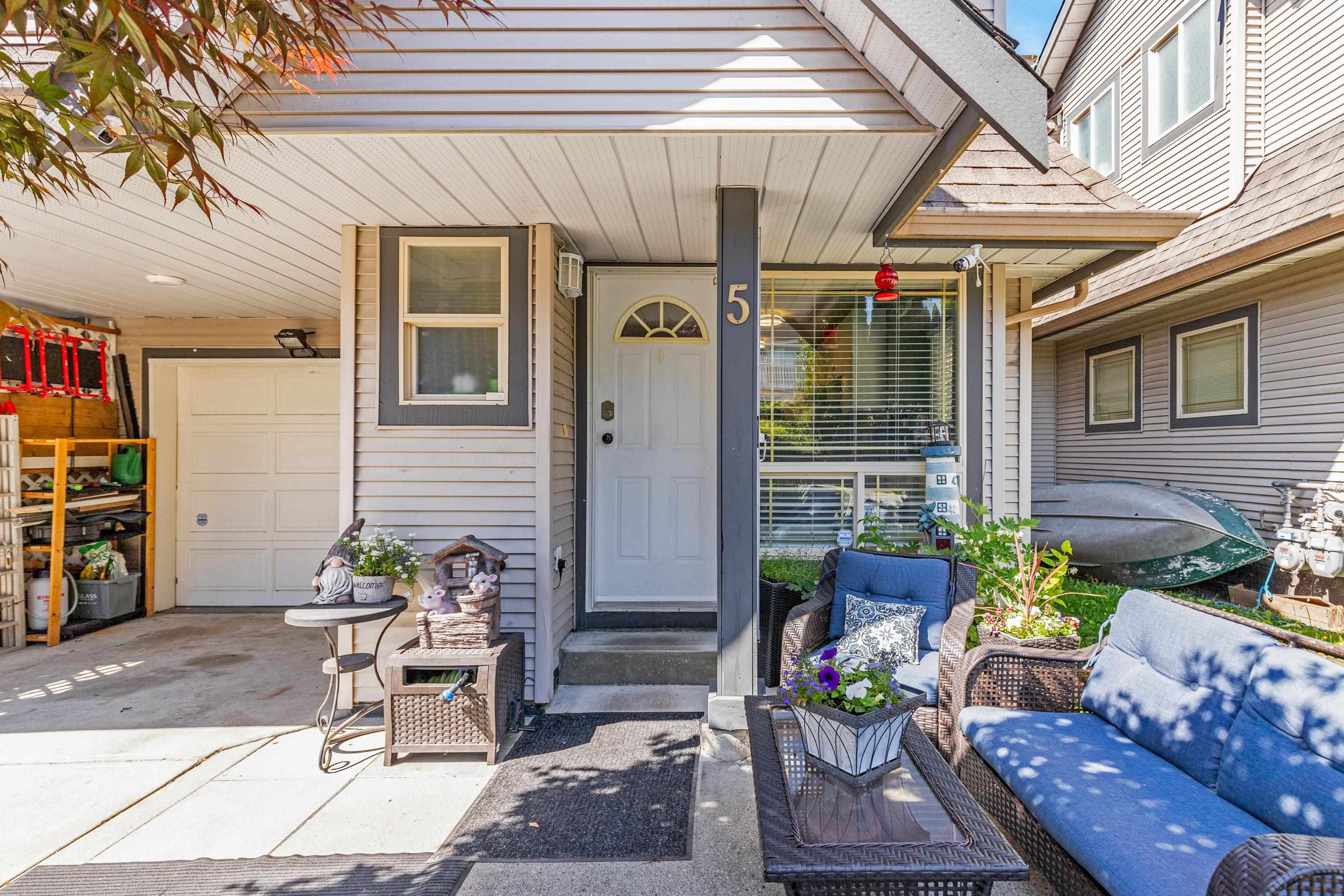 22980 Abernethy Lane, Maple Ridge - Exteriors - Photo 2