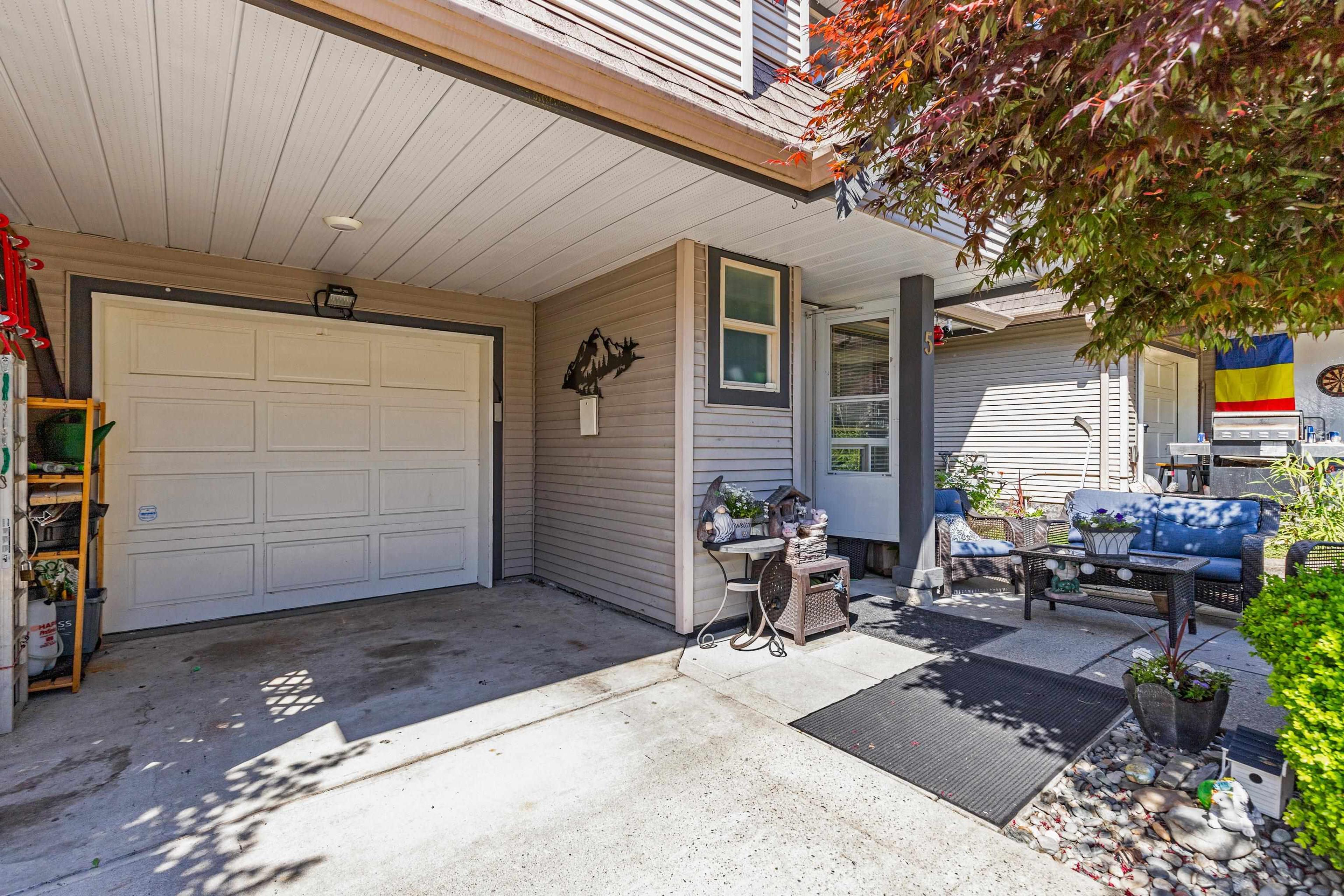 22980 Abernethy Lane, Maple Ridge - Exteriors - Photo 5