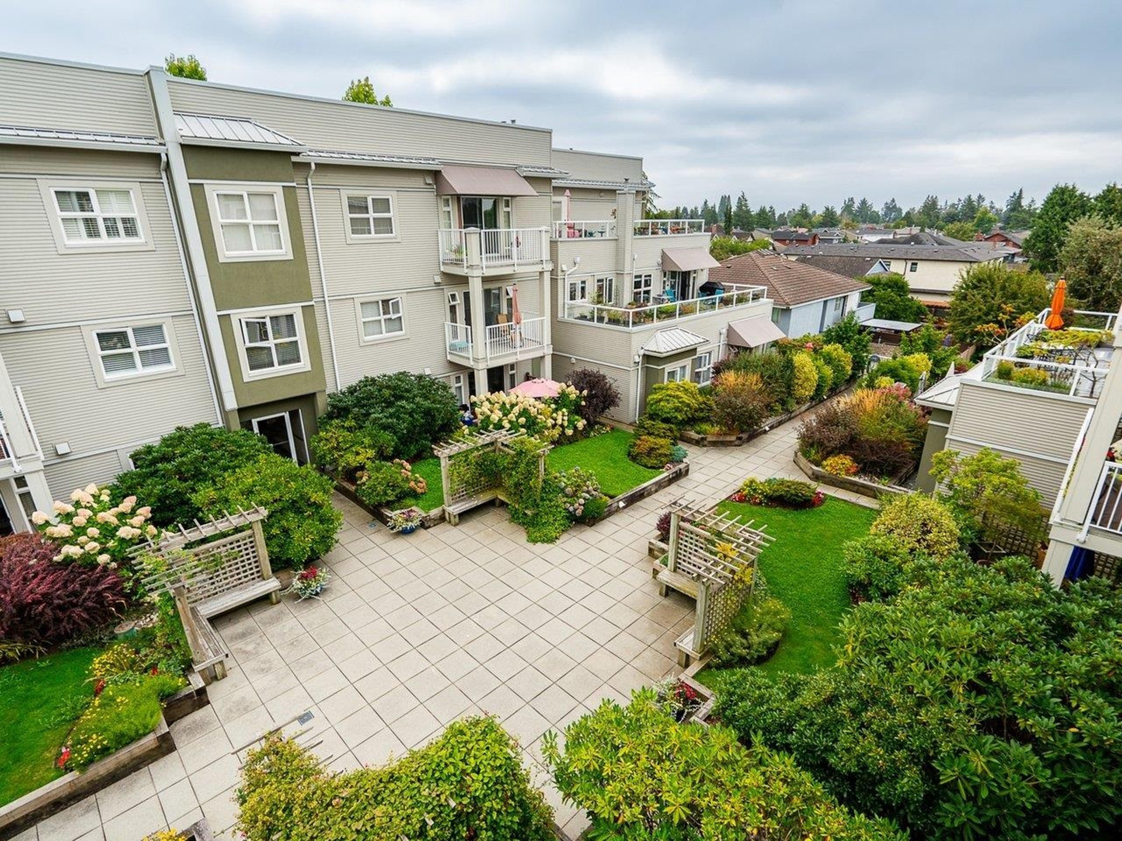 4728 53 Street, Delta - Exteriors - Photo 1