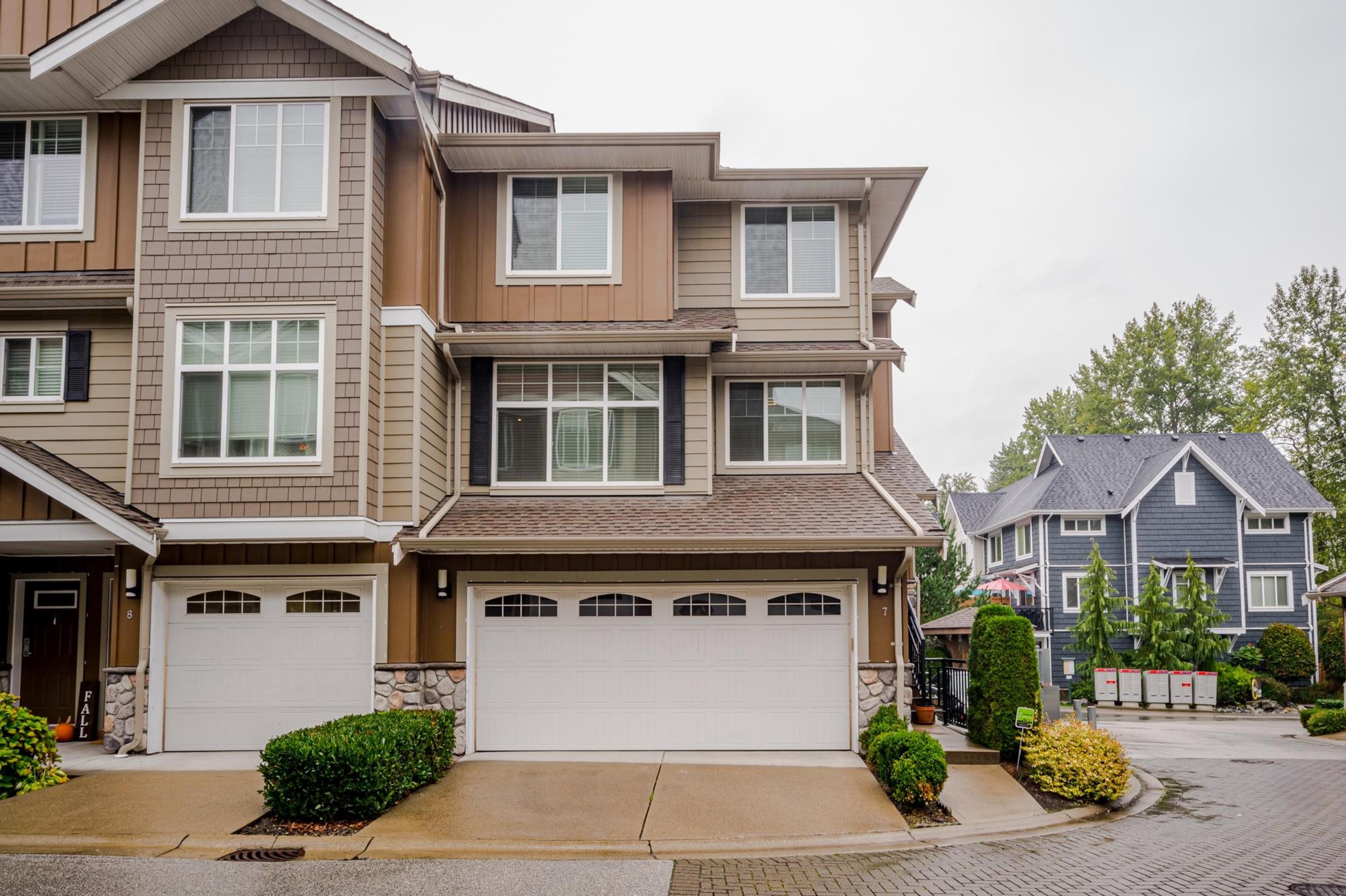 3009 156 Street, Surrey - Exteriors - Photo 1