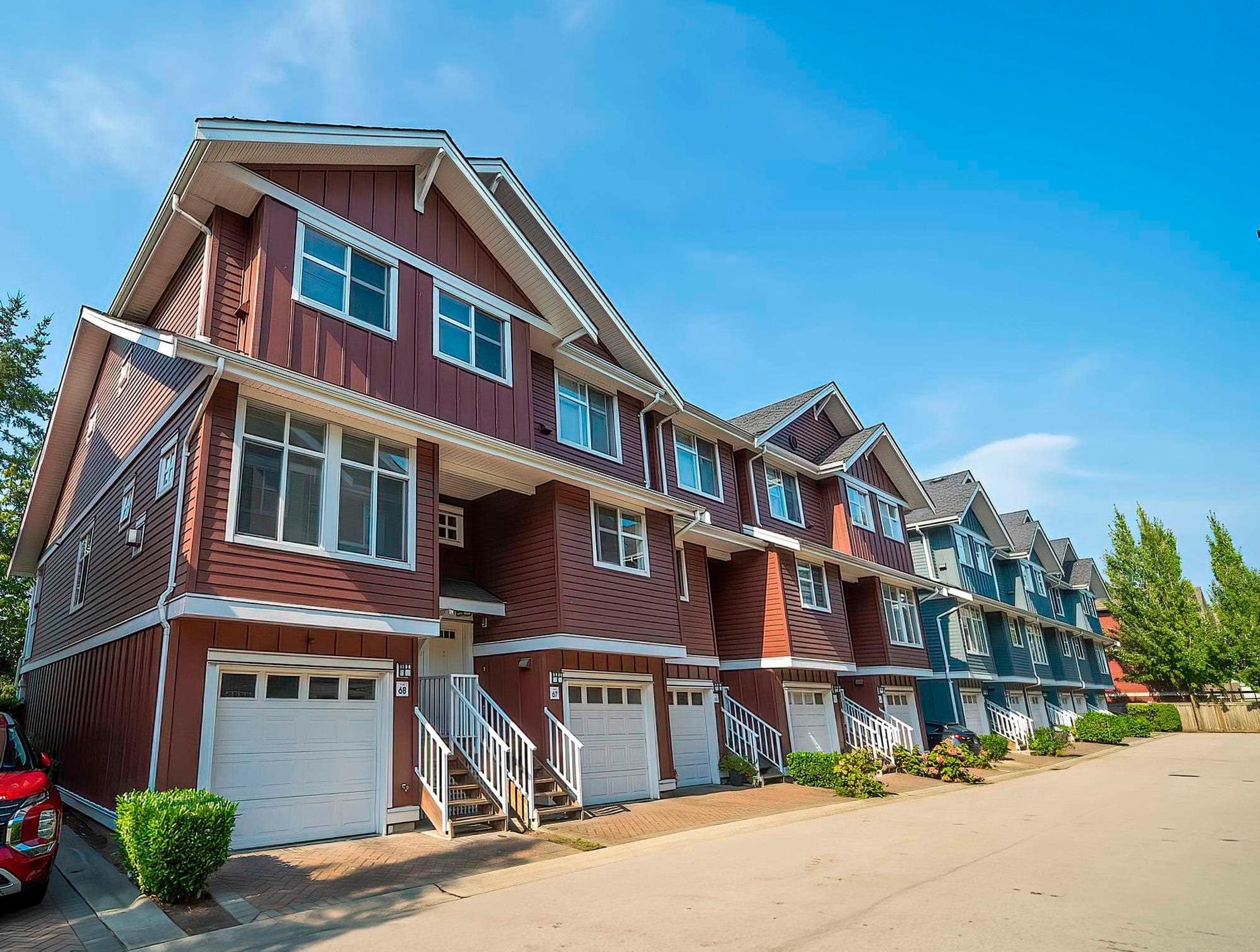 935 Ewen Avenue, New Westminster - Exteriors - Full Complex View - Photo 3