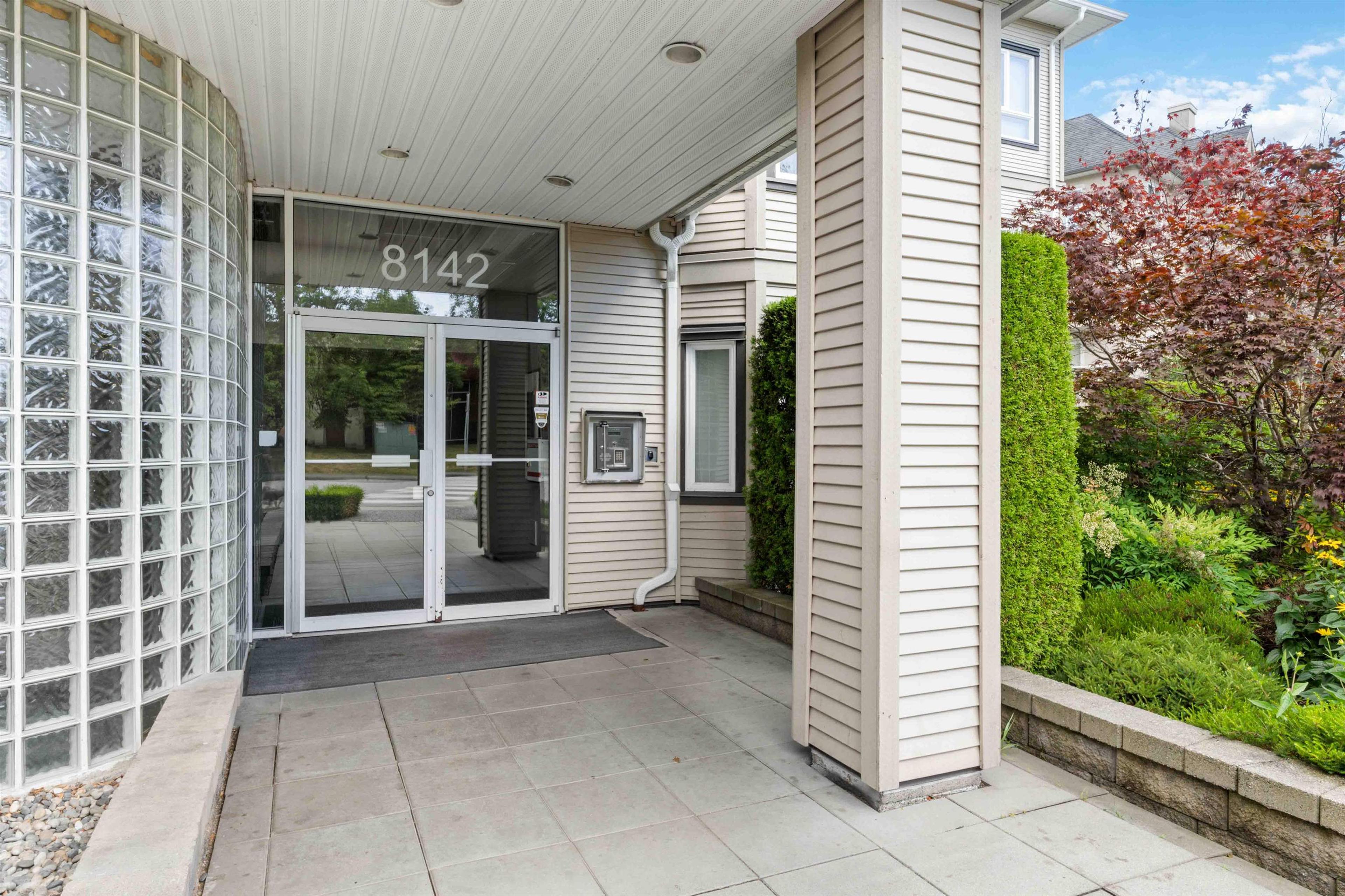 8142 120a Street, Surrey - Exteriors - Photo 4