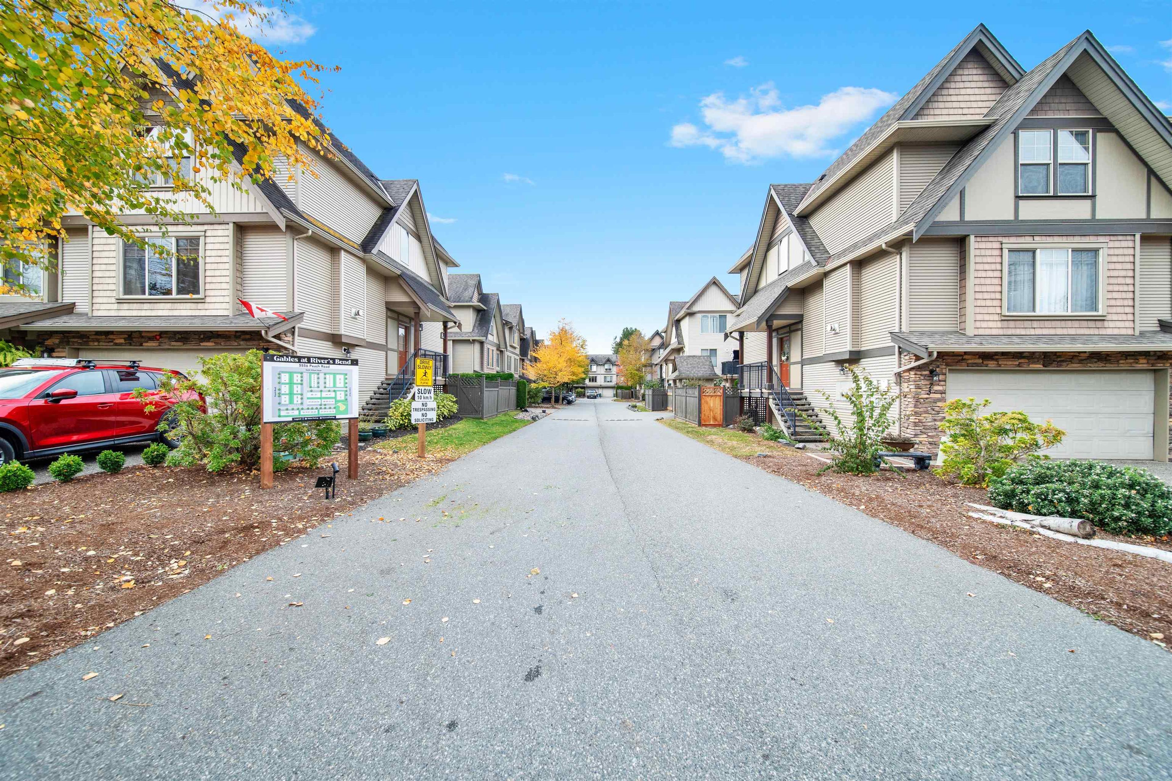 5556 Peach Road, Chilliwack - Exteriors - Full Complex View - Photo 2