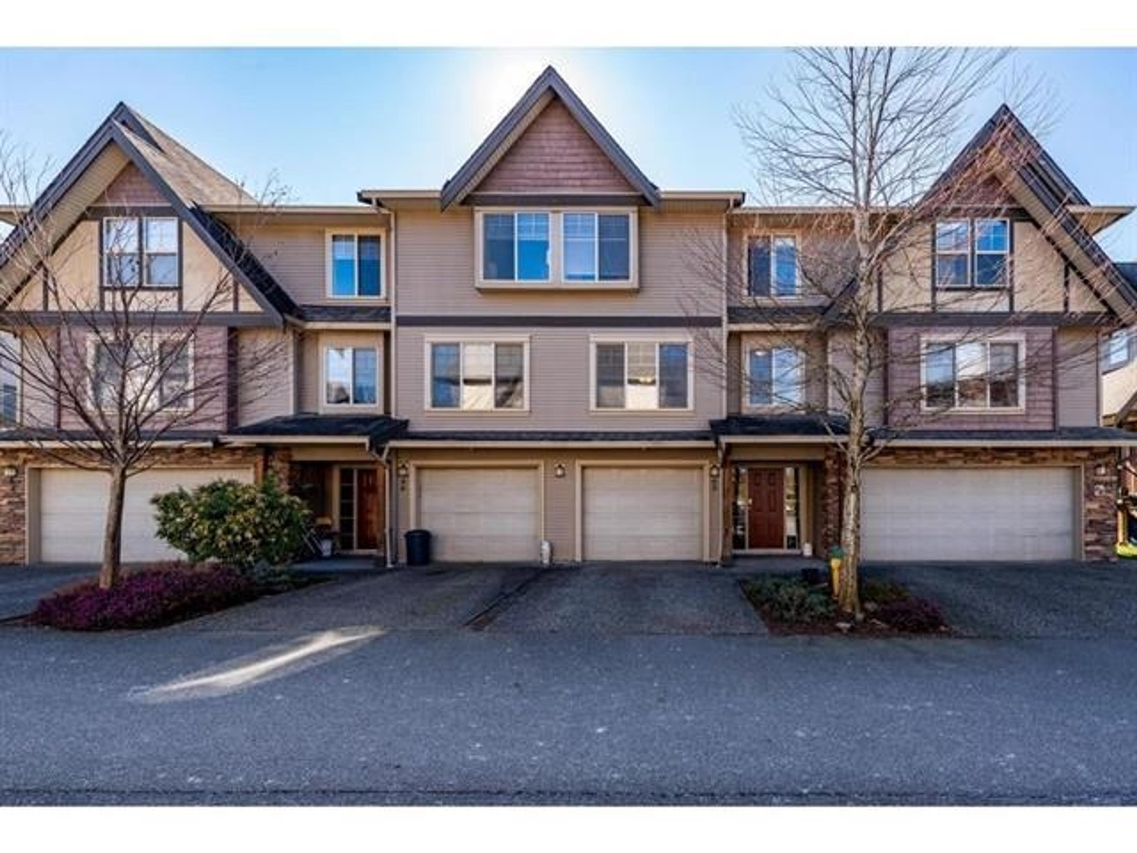 5556 Peach Road, Chilliwack - Exteriors - Full Complex View - Photo 3