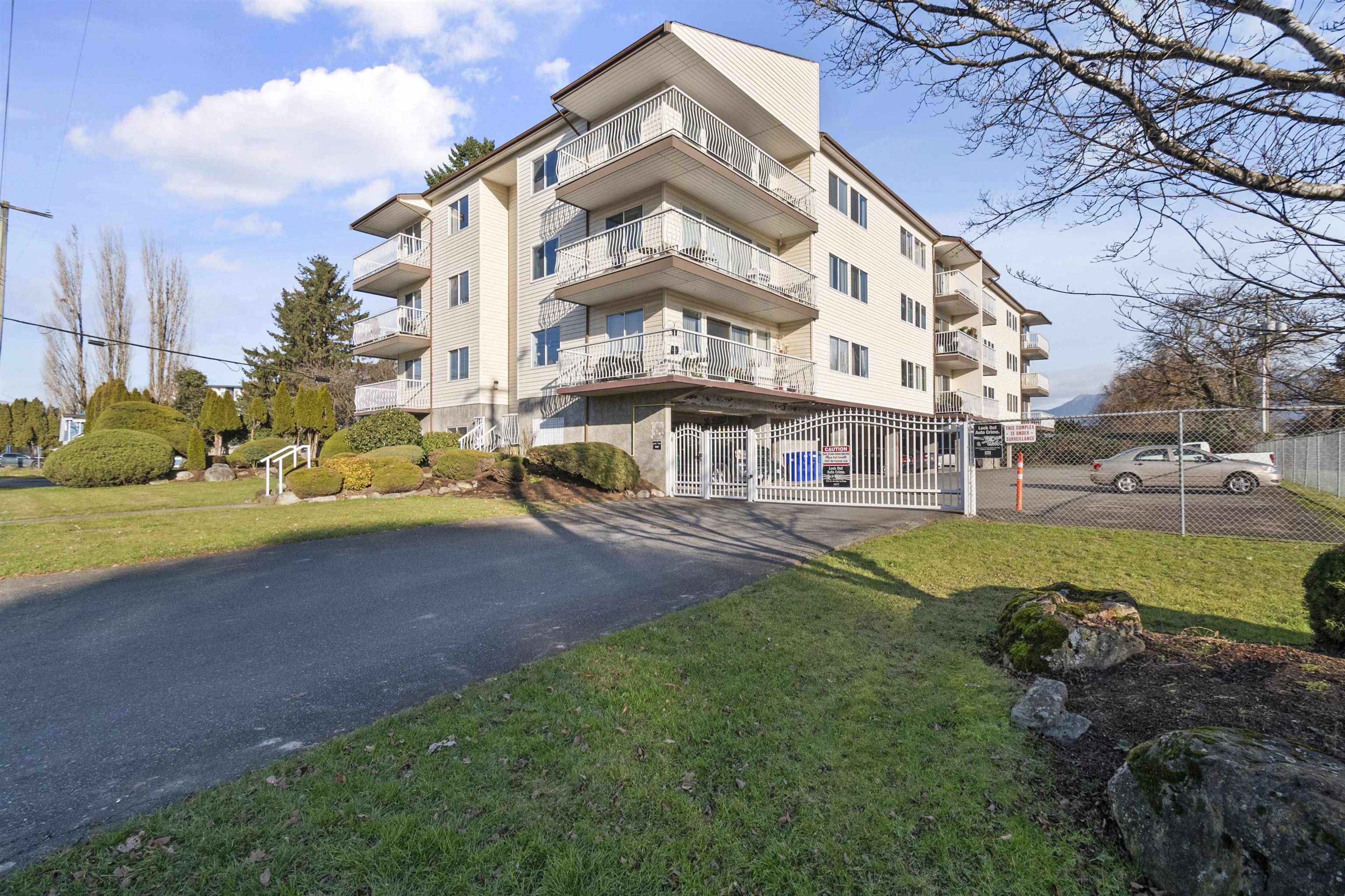 46210 Margaret Avenue, Chilliwack - Exteriors - Photo 2