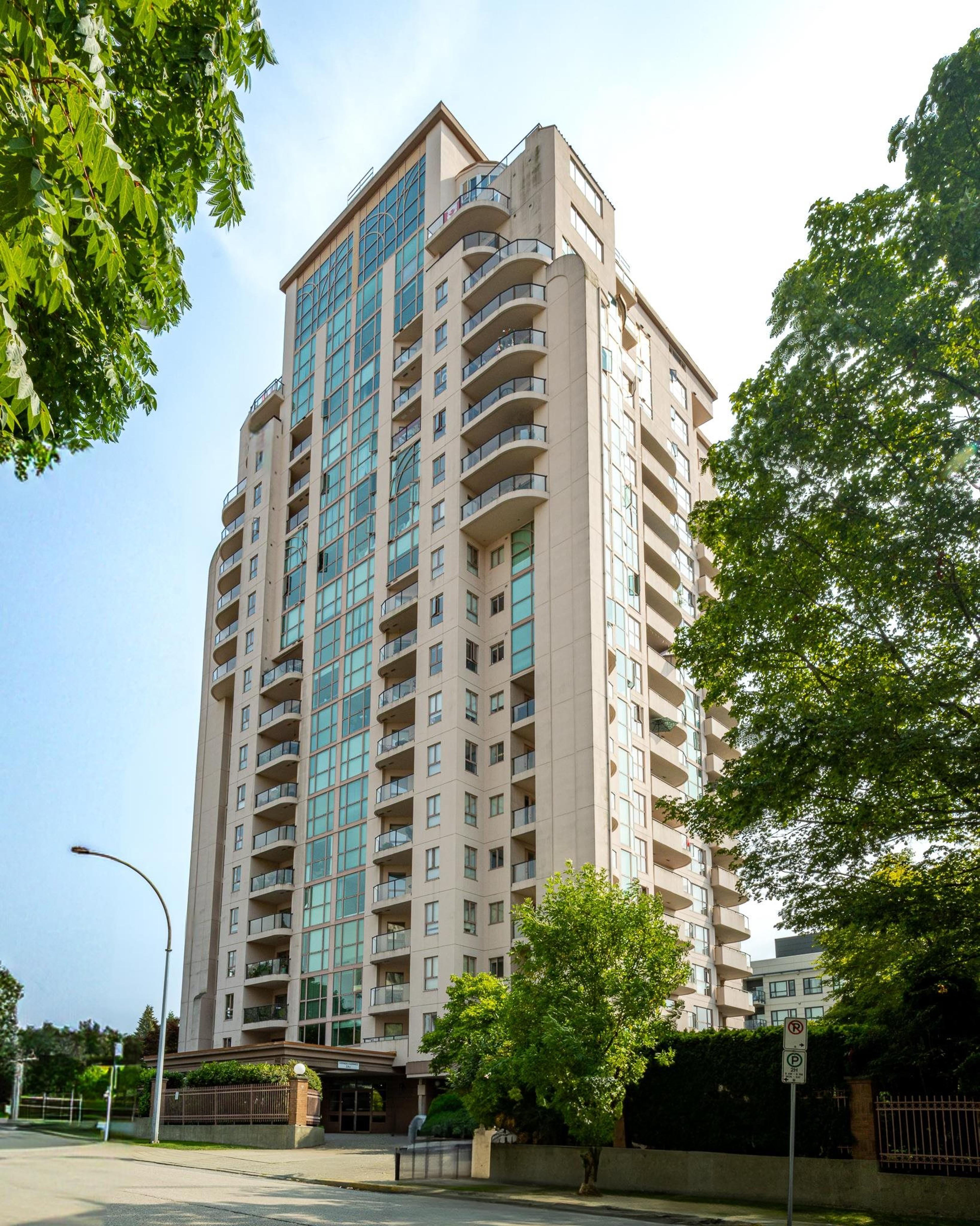 612 Fifth Avenue, New Westminster - Exteriors - Photo 2