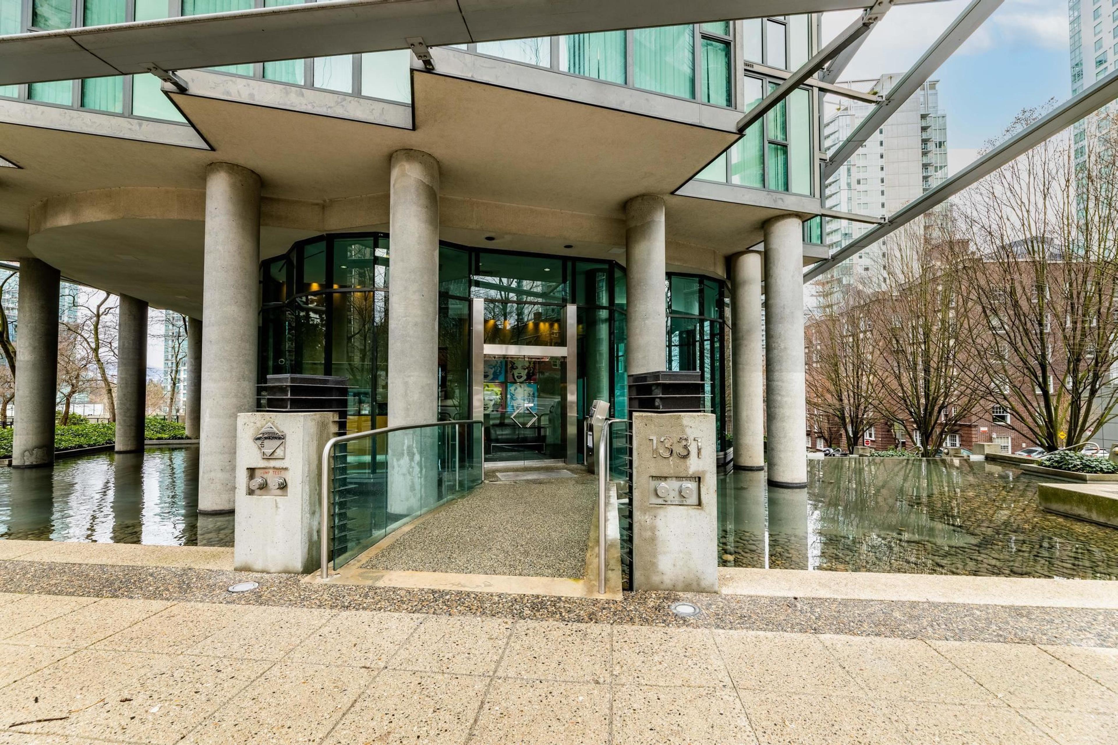 4055 Indian River Drive, North Vancouver - Exteriors - Photo 2