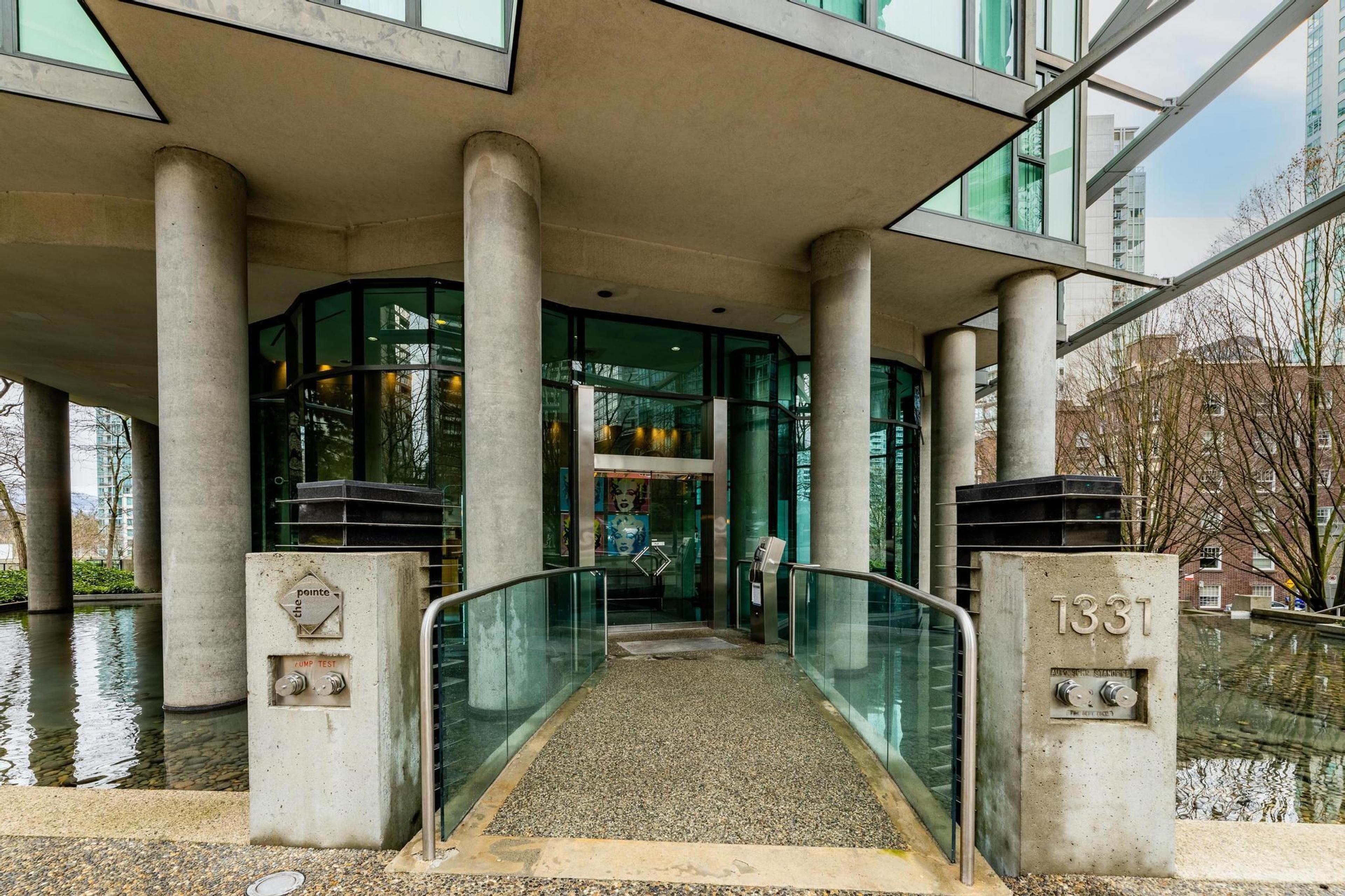 4055 Indian River Drive, North Vancouver - Exteriors - Photo 4