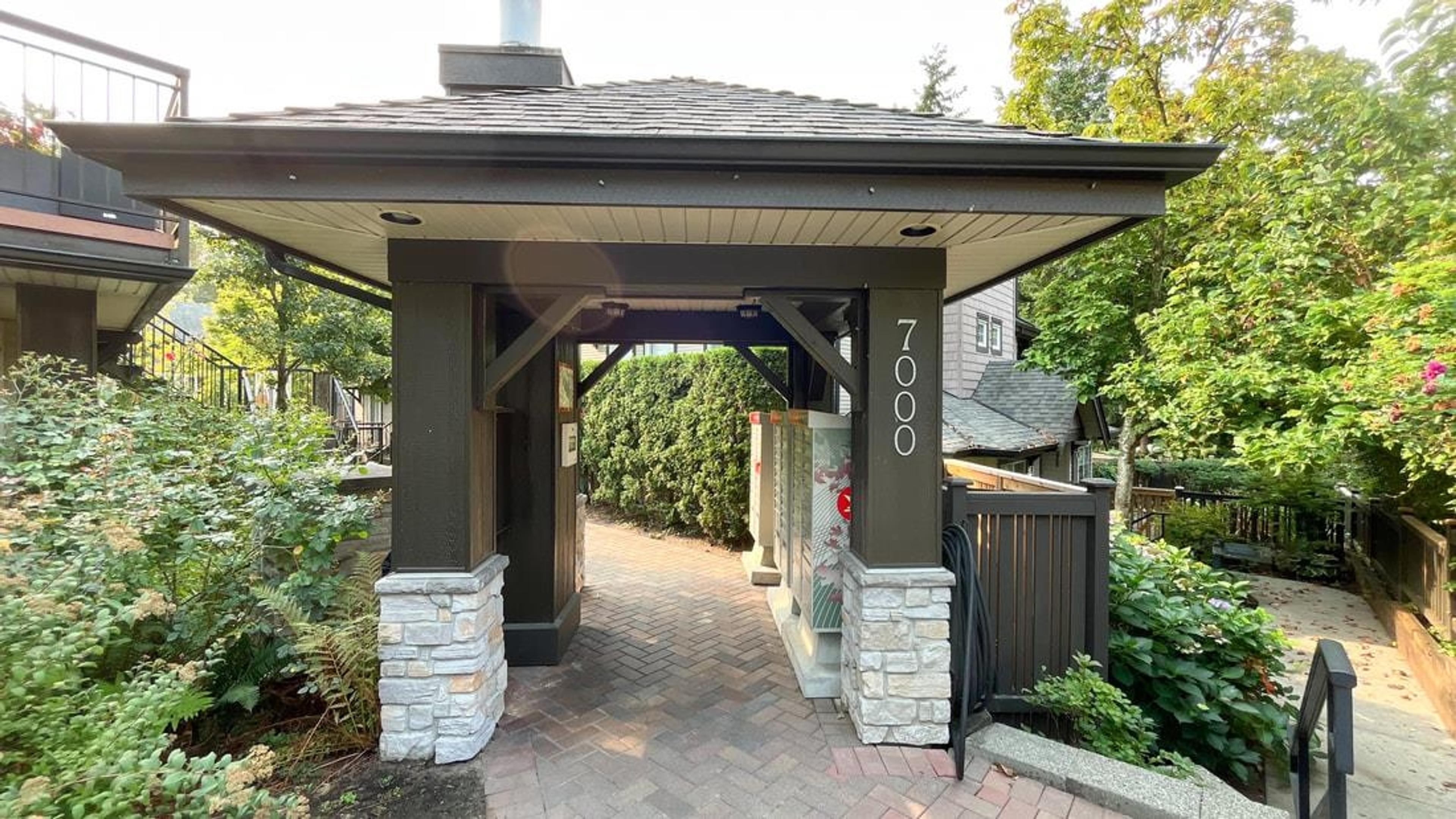 7000 21st Avenue, Burnaby - Exteriors - Photo 2