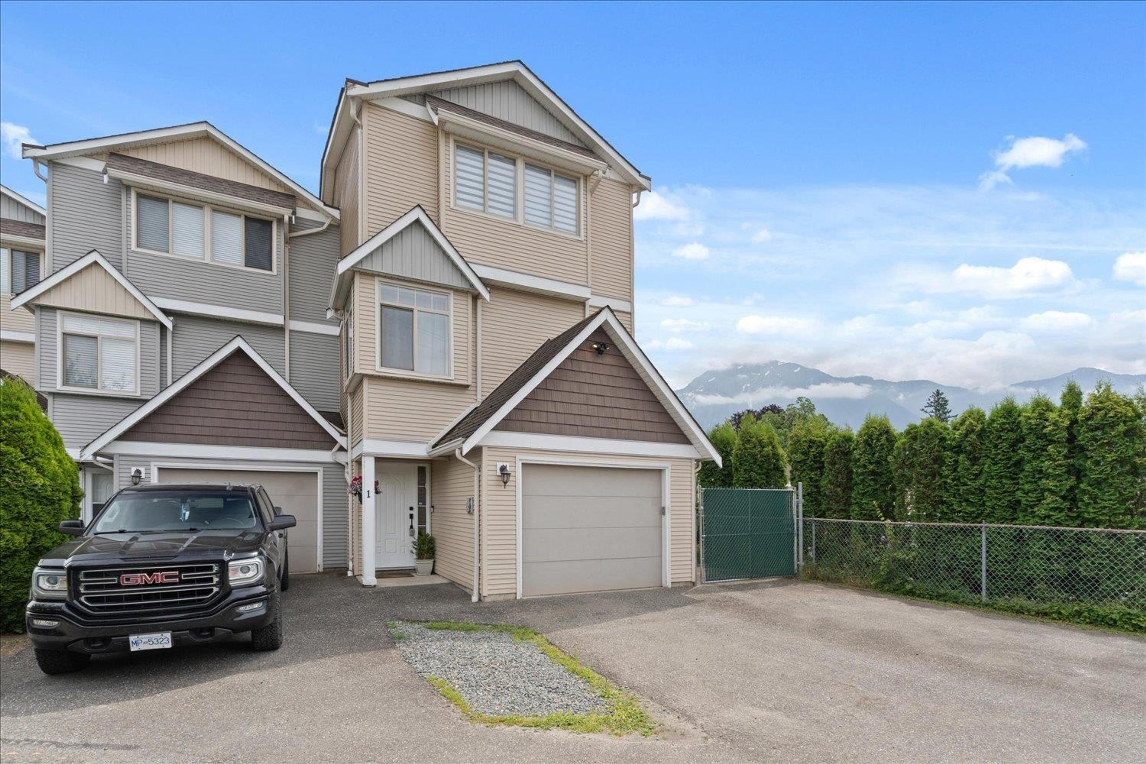 1802 Heath Road, Agassiz - Exteriors - Photo 1