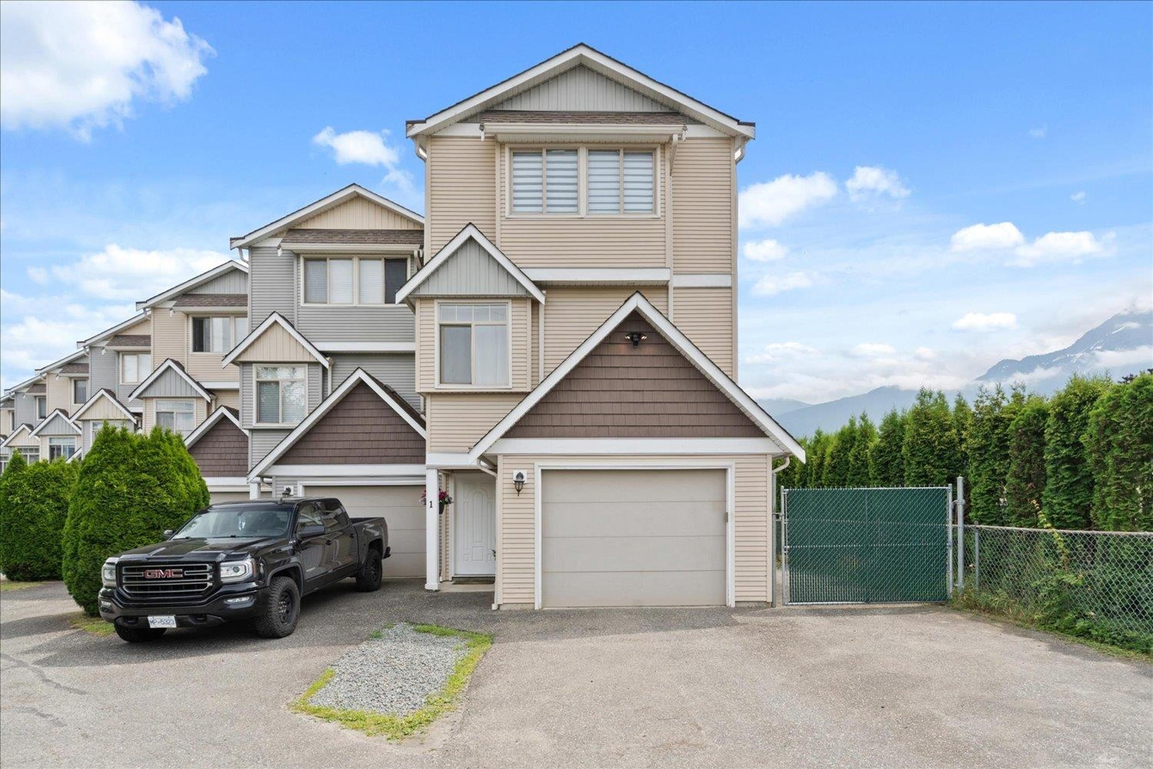 1802 Heath Road, Agassiz - Exteriors - Full Complex View - Photo 3