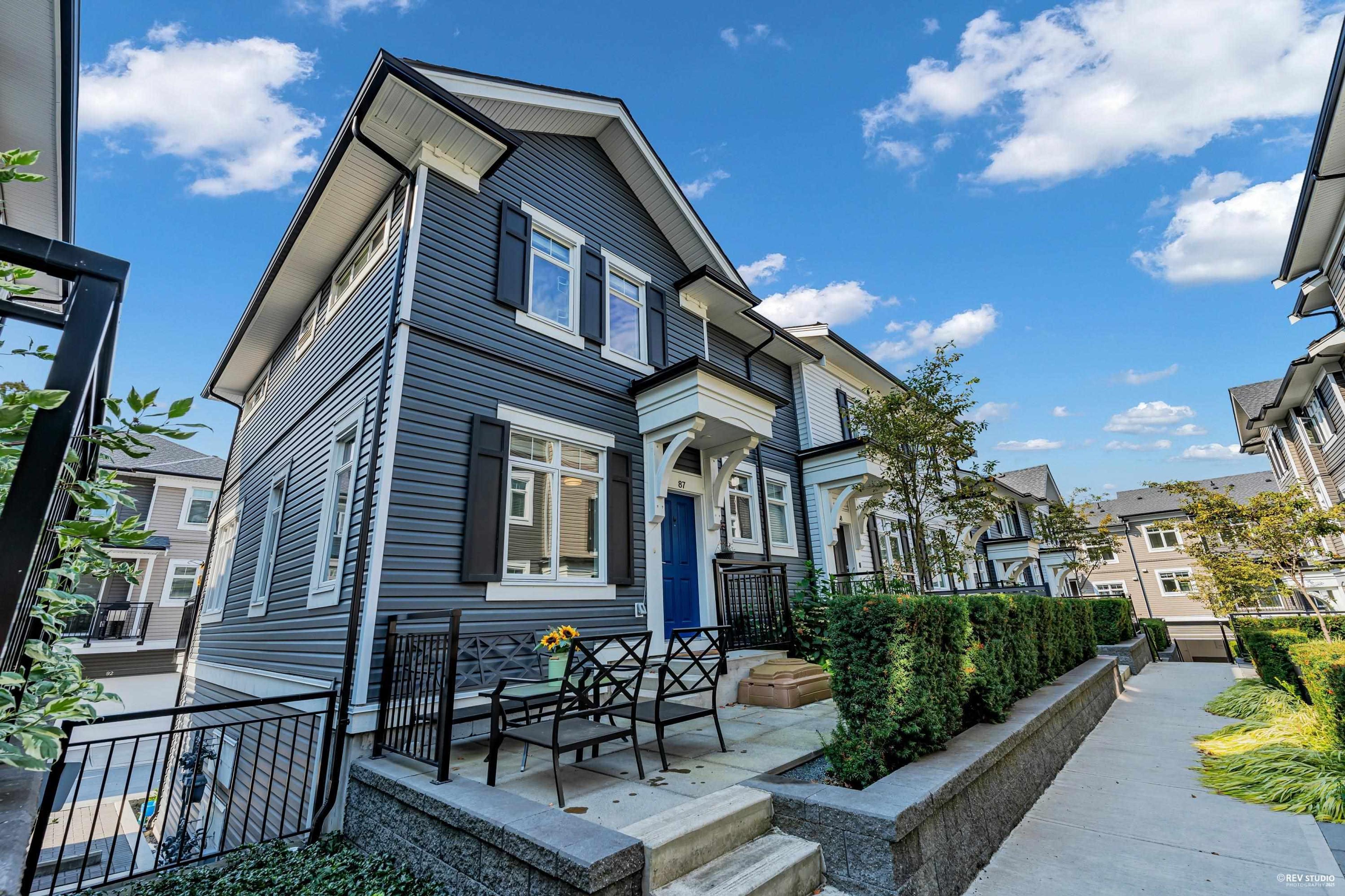 2070 Oak Meadows Drive, Surrey - Exteriors - Photo 2