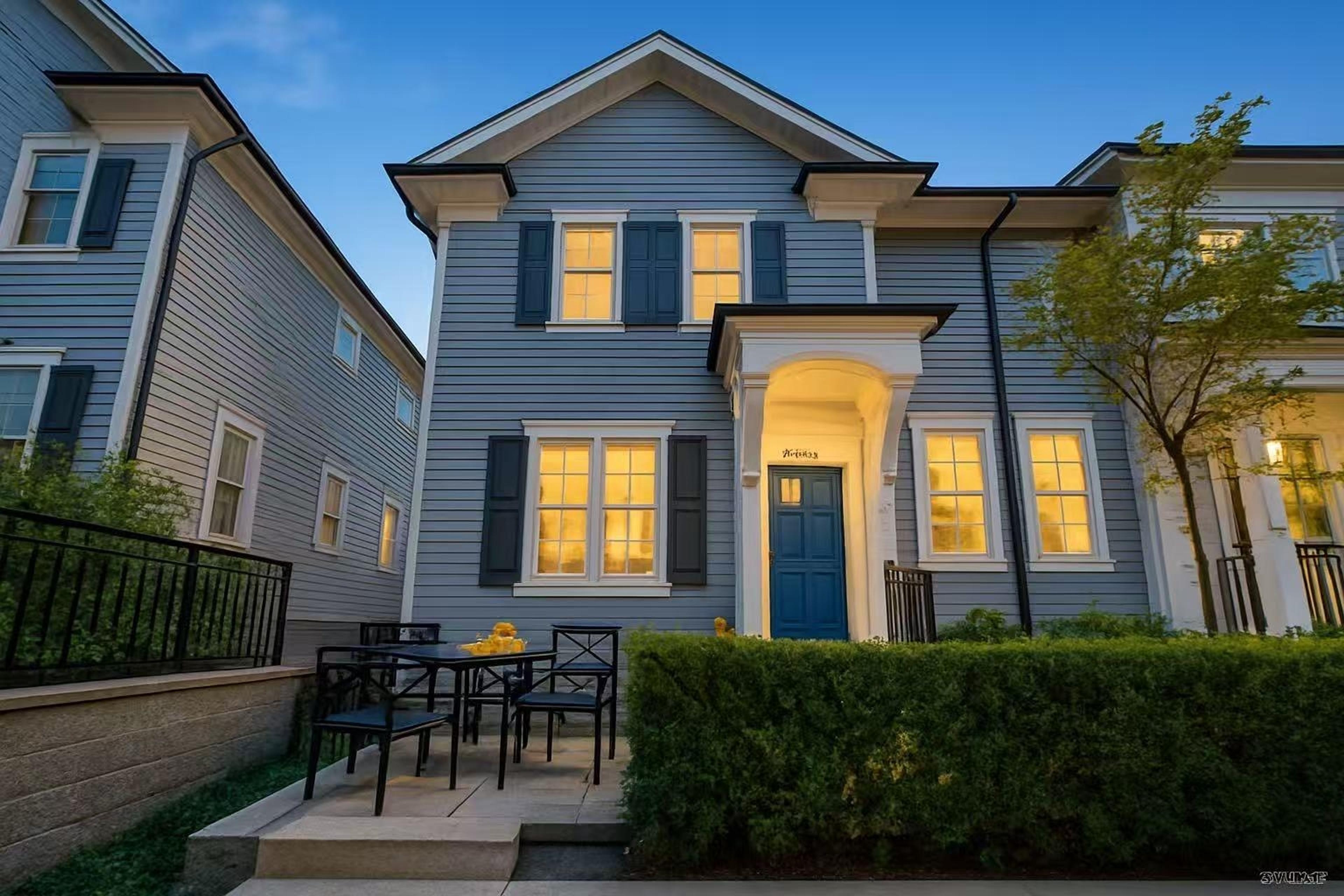 2070 Oak Meadows Drive, Surrey - Exteriors - Photo 4