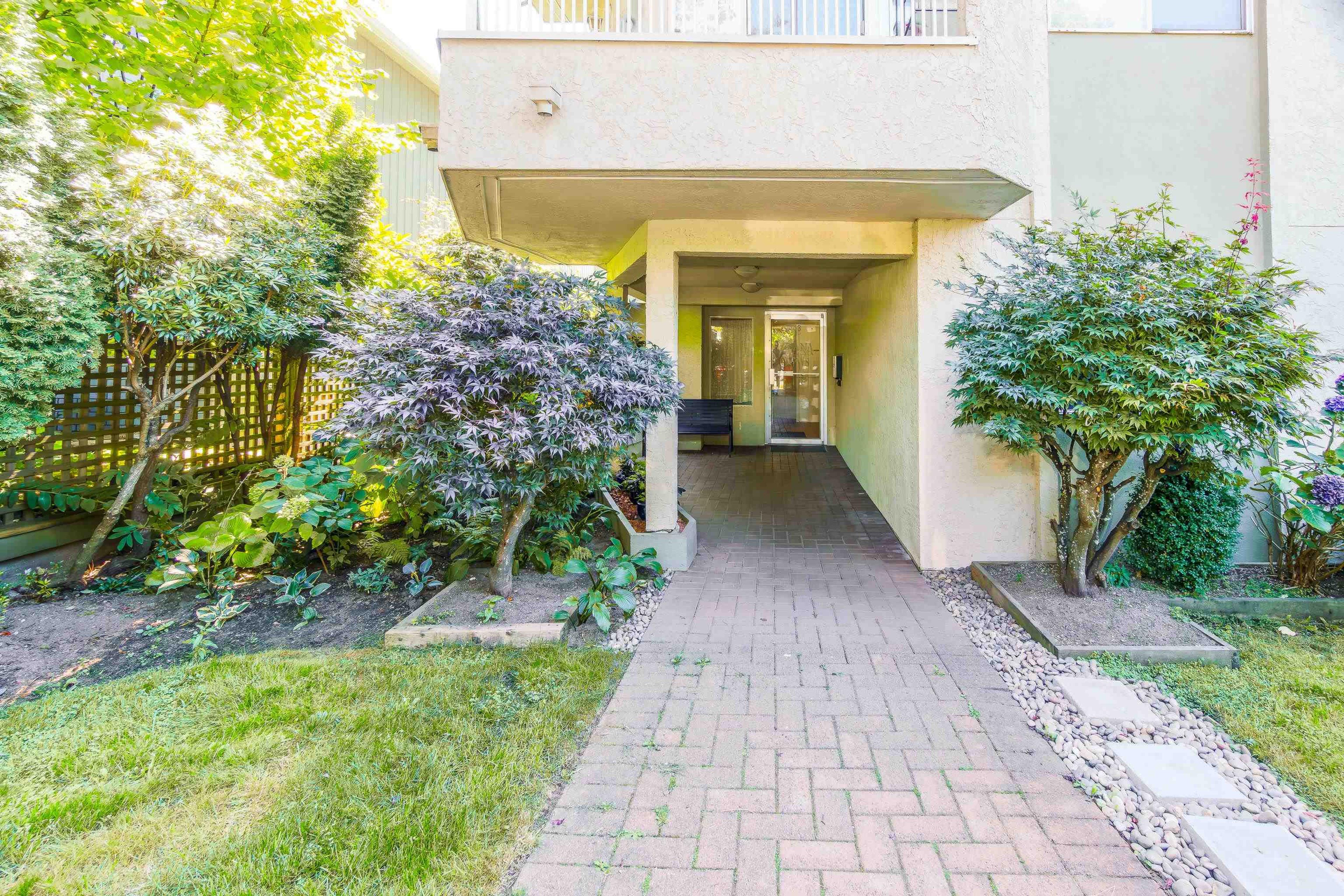 458 E 43rd Avenue, Vancouver - Exteriors - Photo 1