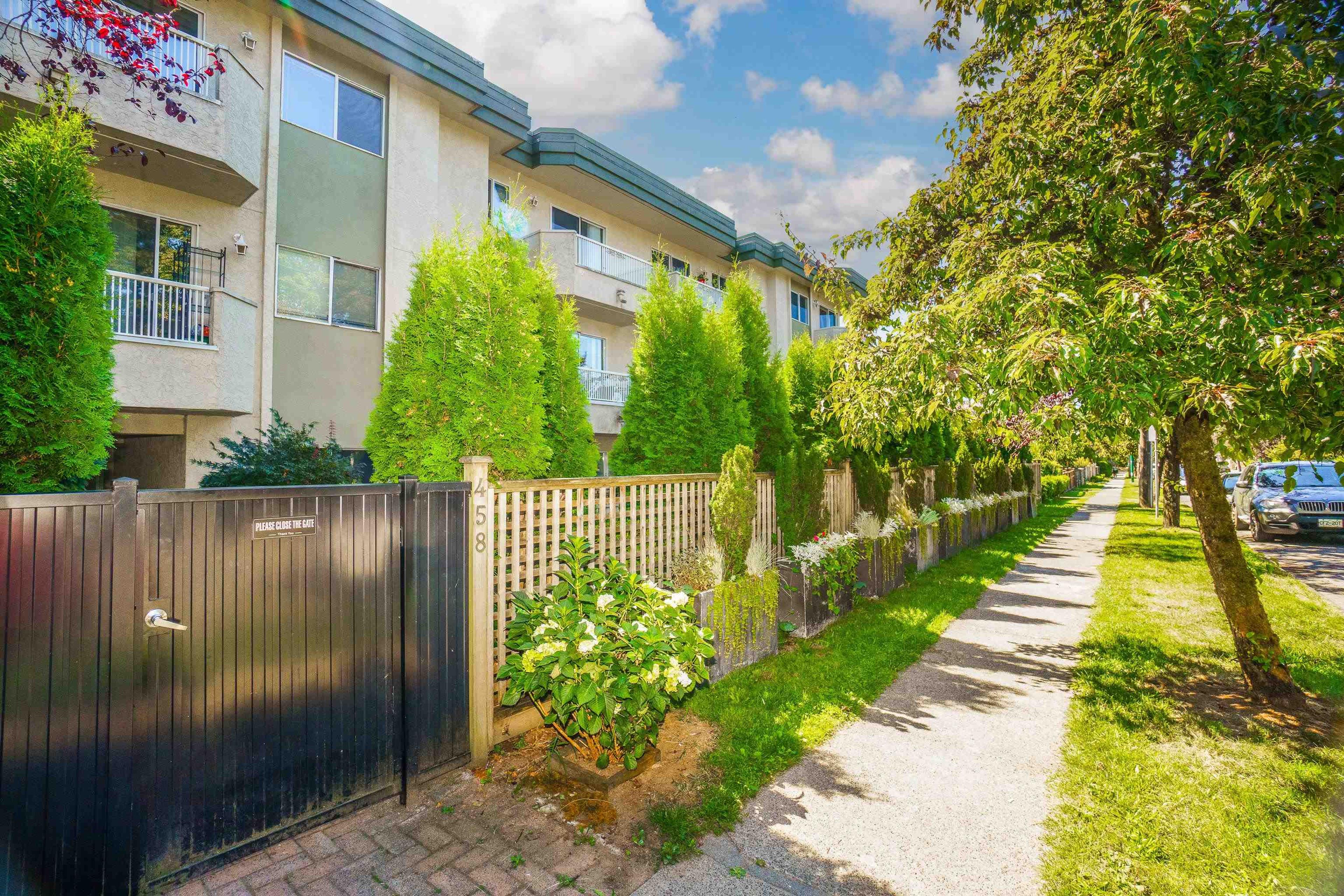 458 E 43rd Avenue, Vancouver - Exteriors - Full Complex View - Photo 4