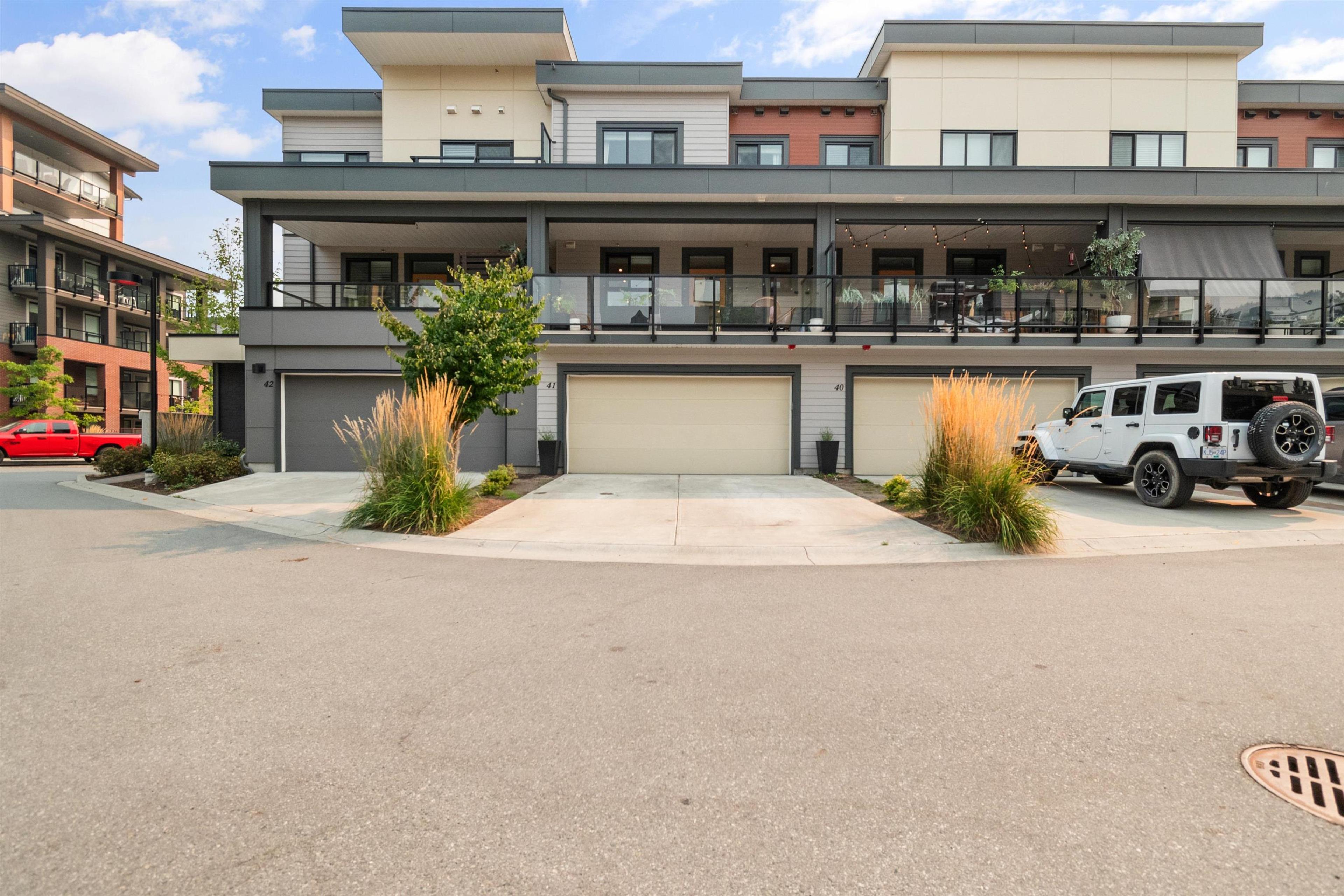 45500 Campus Drive, Chilliwack - Exteriors - Full Complex View - Photo 4