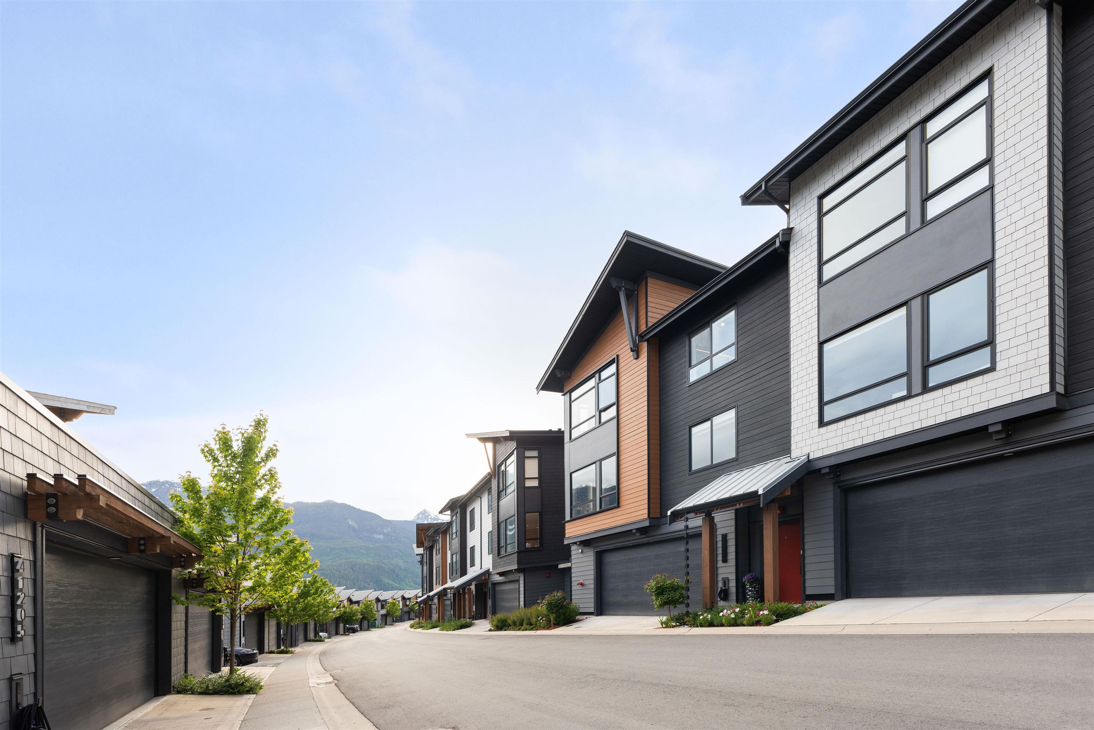 41204 Highline Place, Squamish - Exteriors - Full Complex View - Photo 3