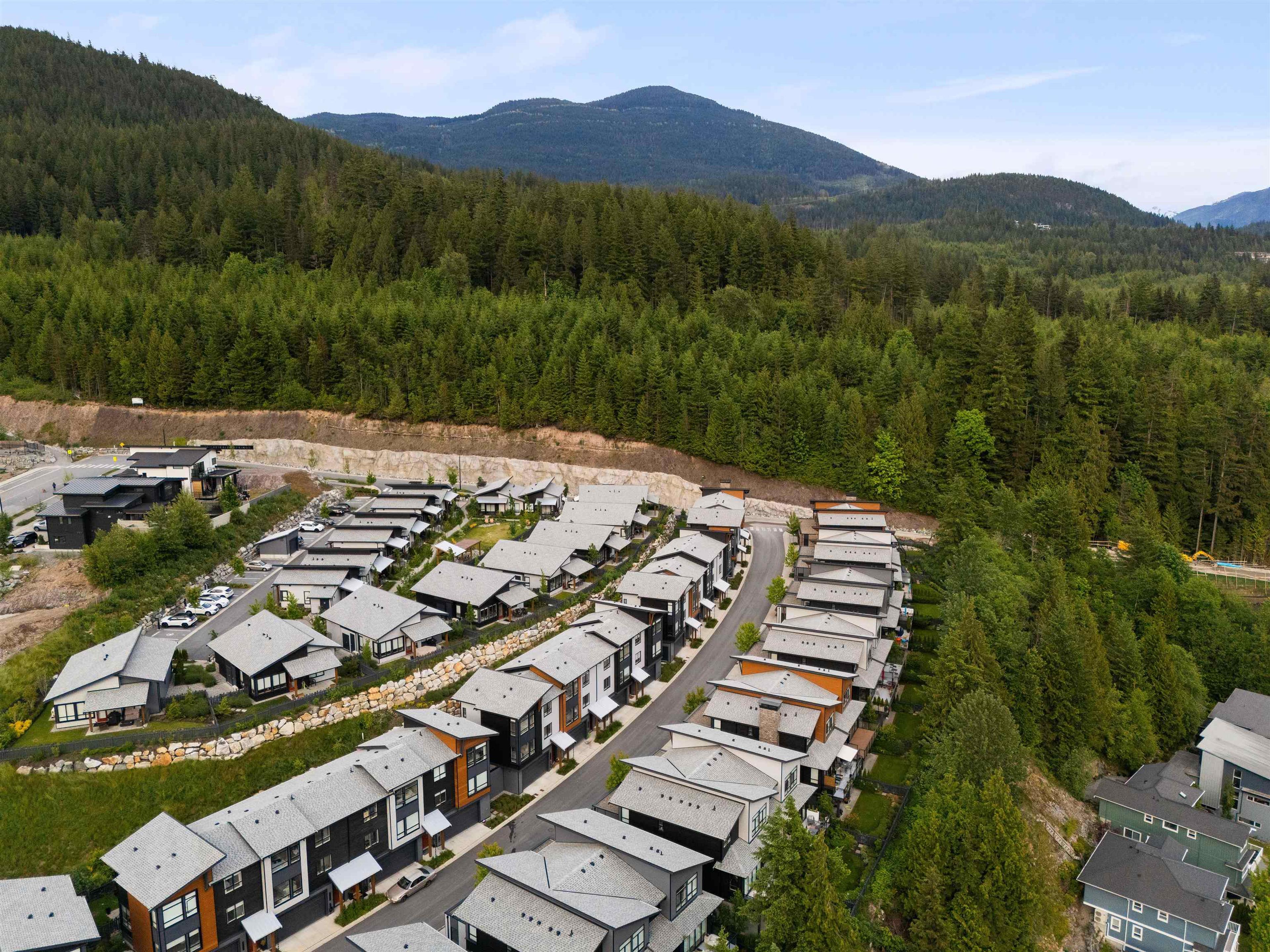 41204 Highline Place, Squamish - Exteriors - Full Complex View, Drone/Aerial View - Photo 4